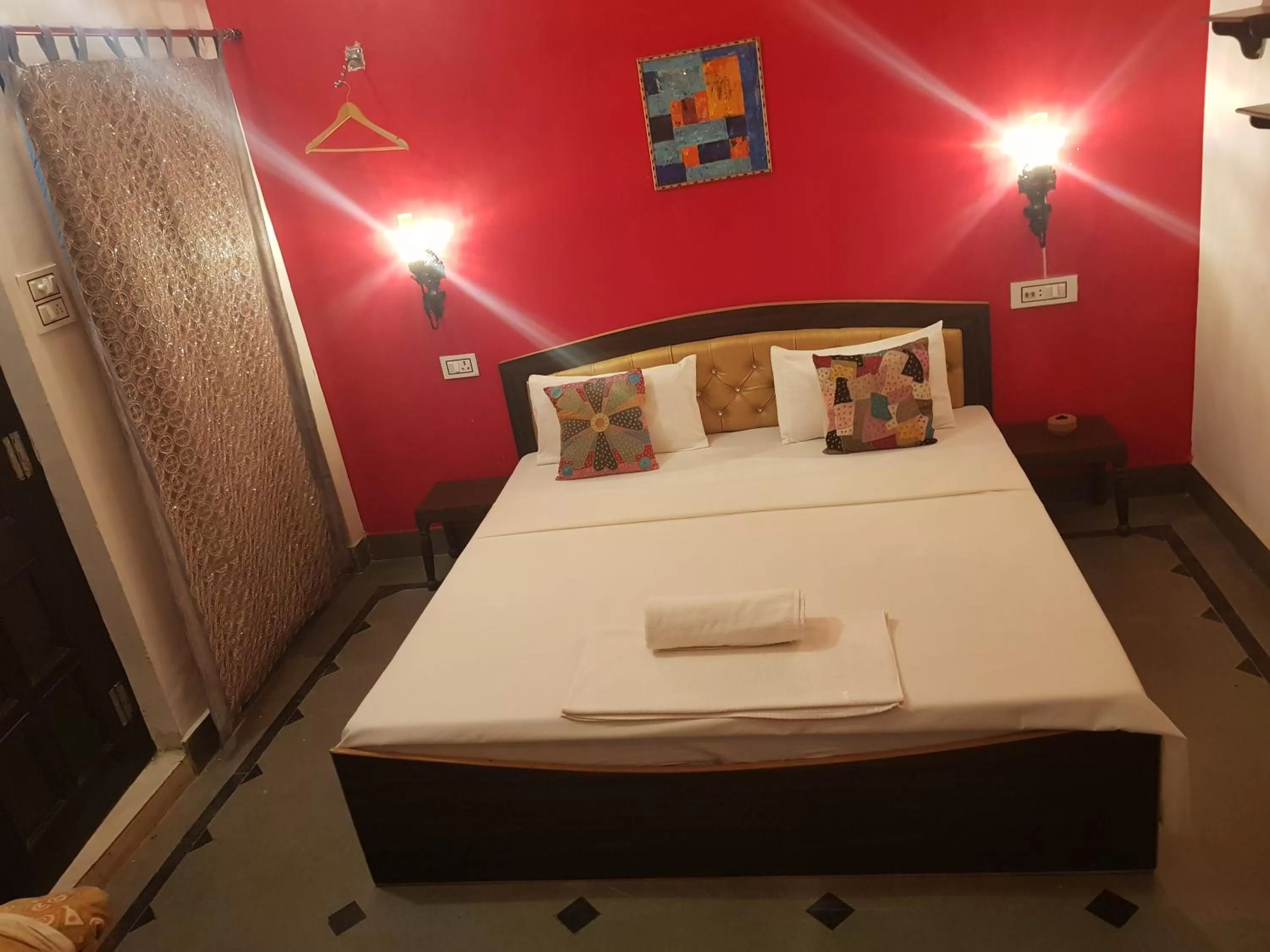 Bed in Hotel Bundi House