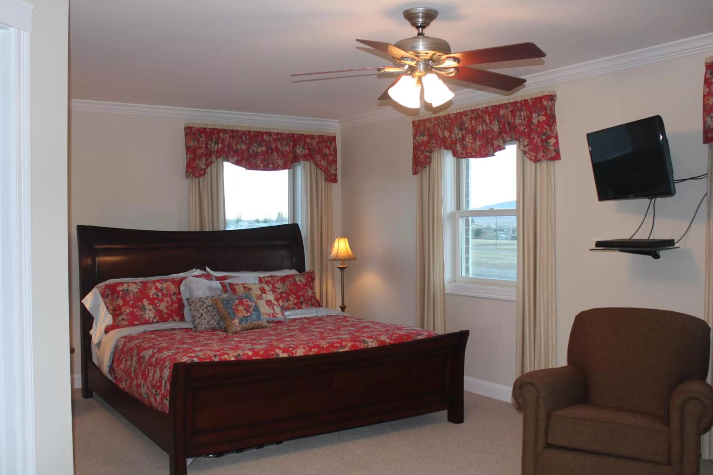 Bed in Lamp Post Lodge