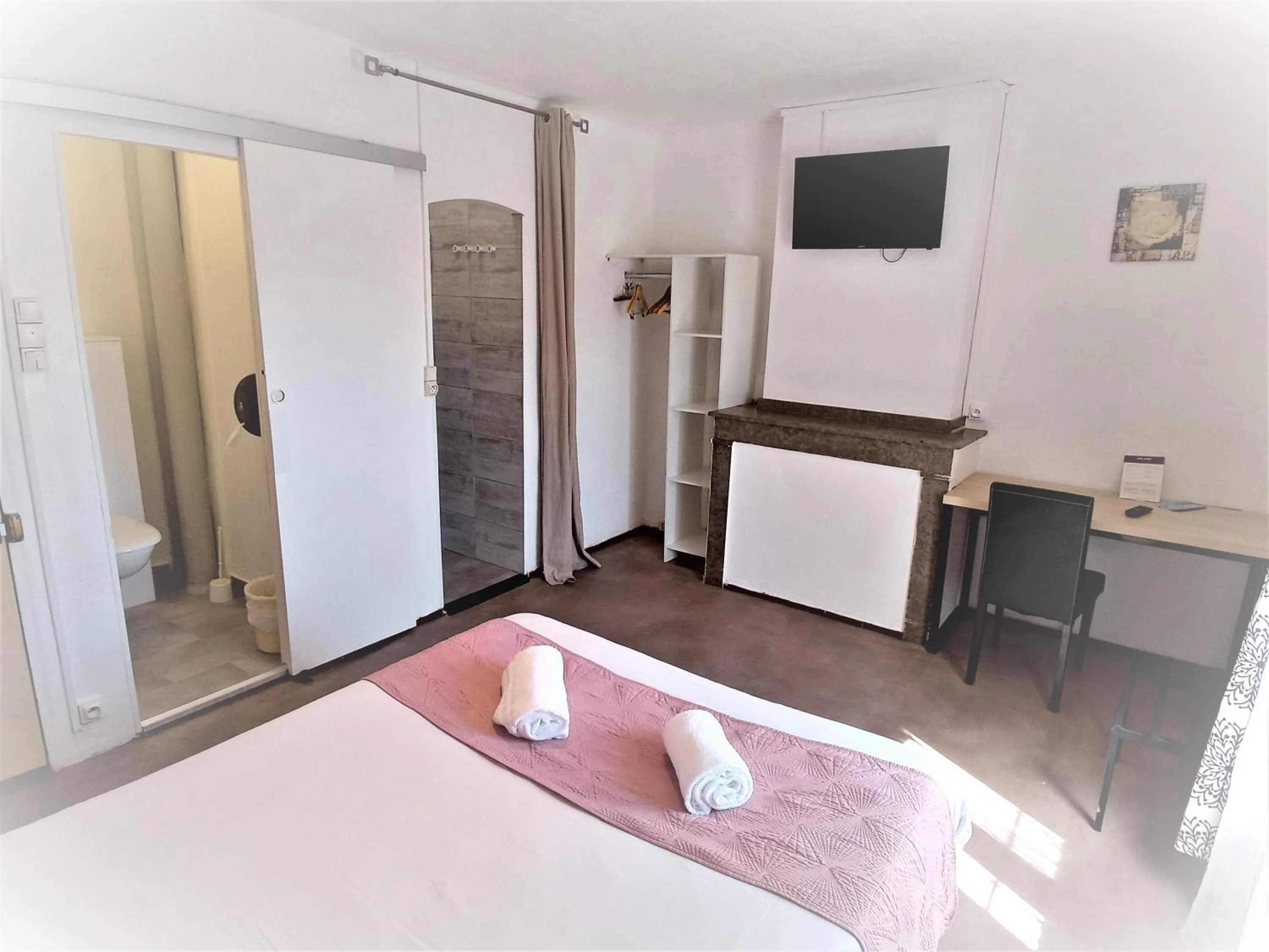 Bed in Hotel Astoria