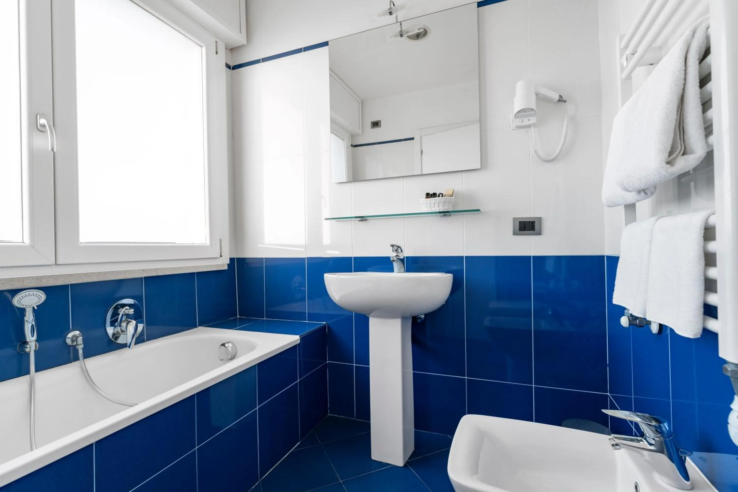 Shower in Hotel Sorriso