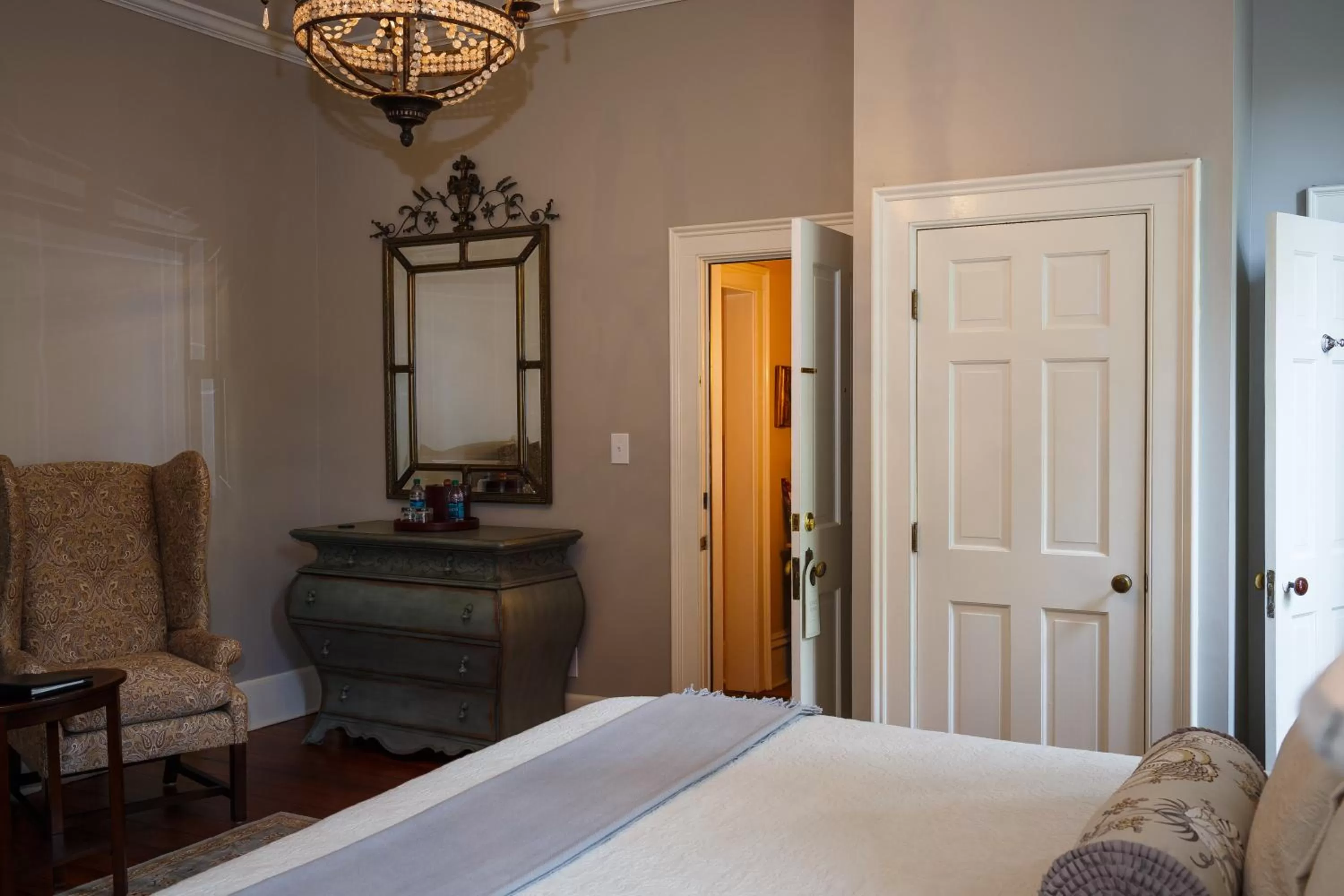 Bed in Eliza Thompson House, Historic Inns of Savannah Collection