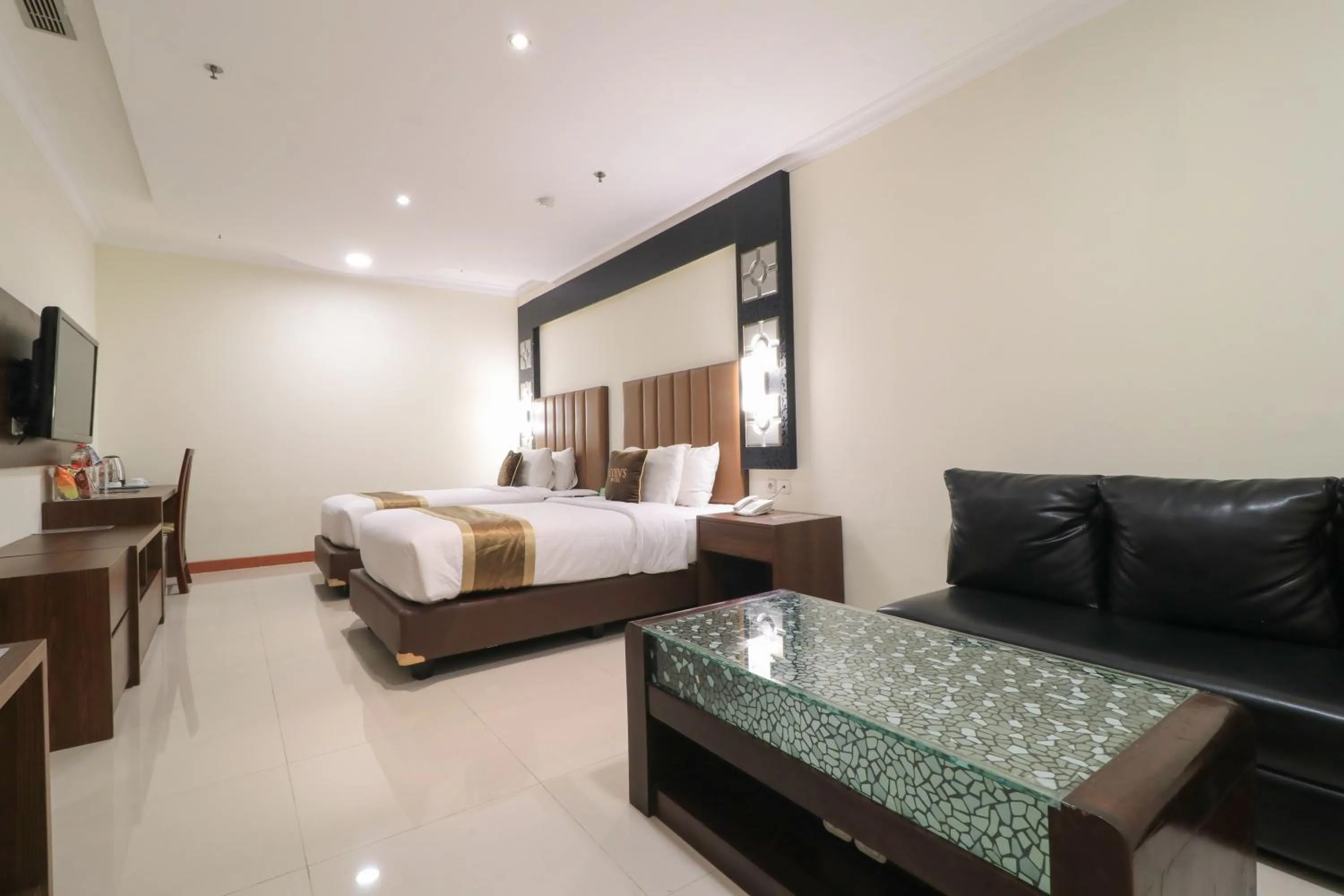 Bedroom, Bed in Coins Hotel Jakarta