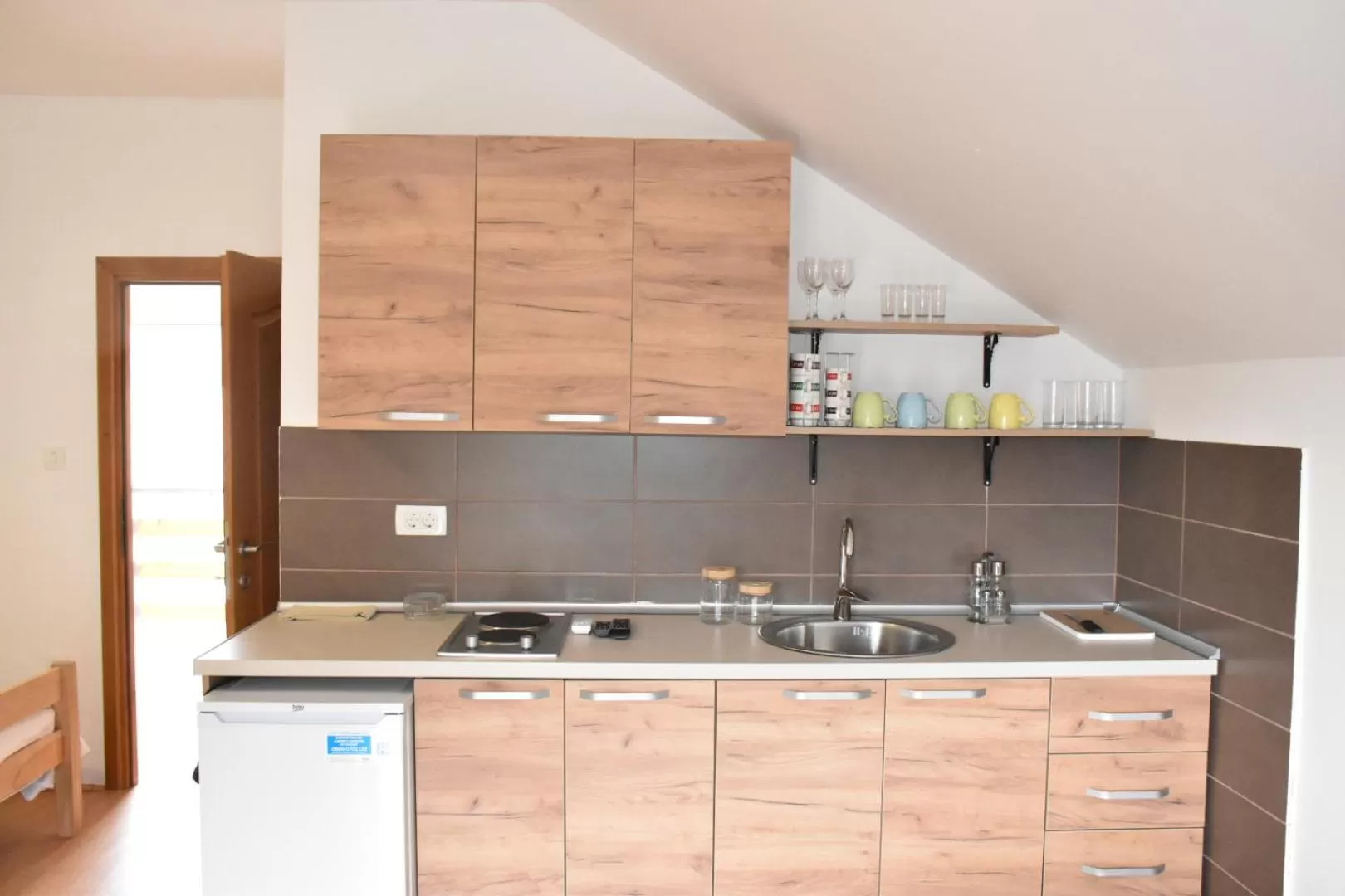 Kitchen or kitchenette in OSTROG Aparthotel KOLIBA-VLASTNIŠTVO MANASTIRA OSTROG