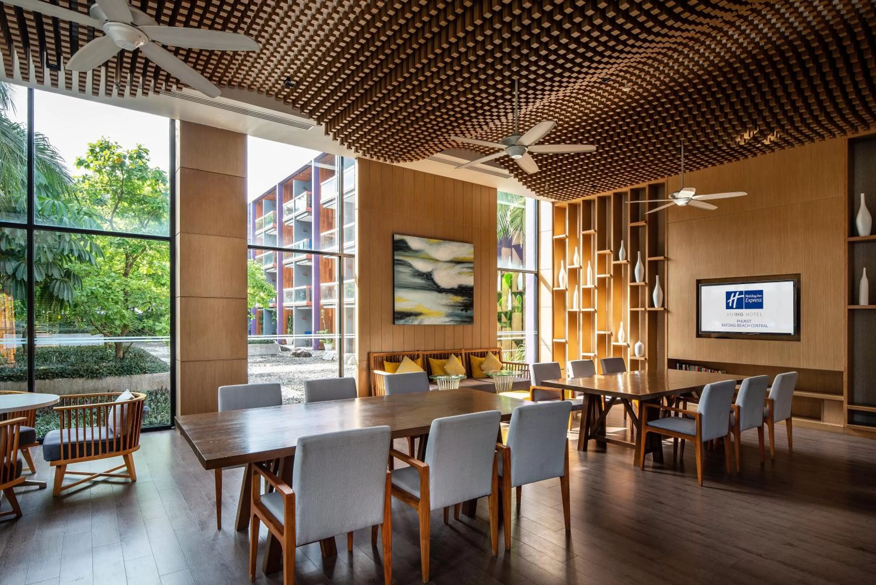 Meeting/conference room in Holiday Inn Express Phuket Patong Beach Central by IHG