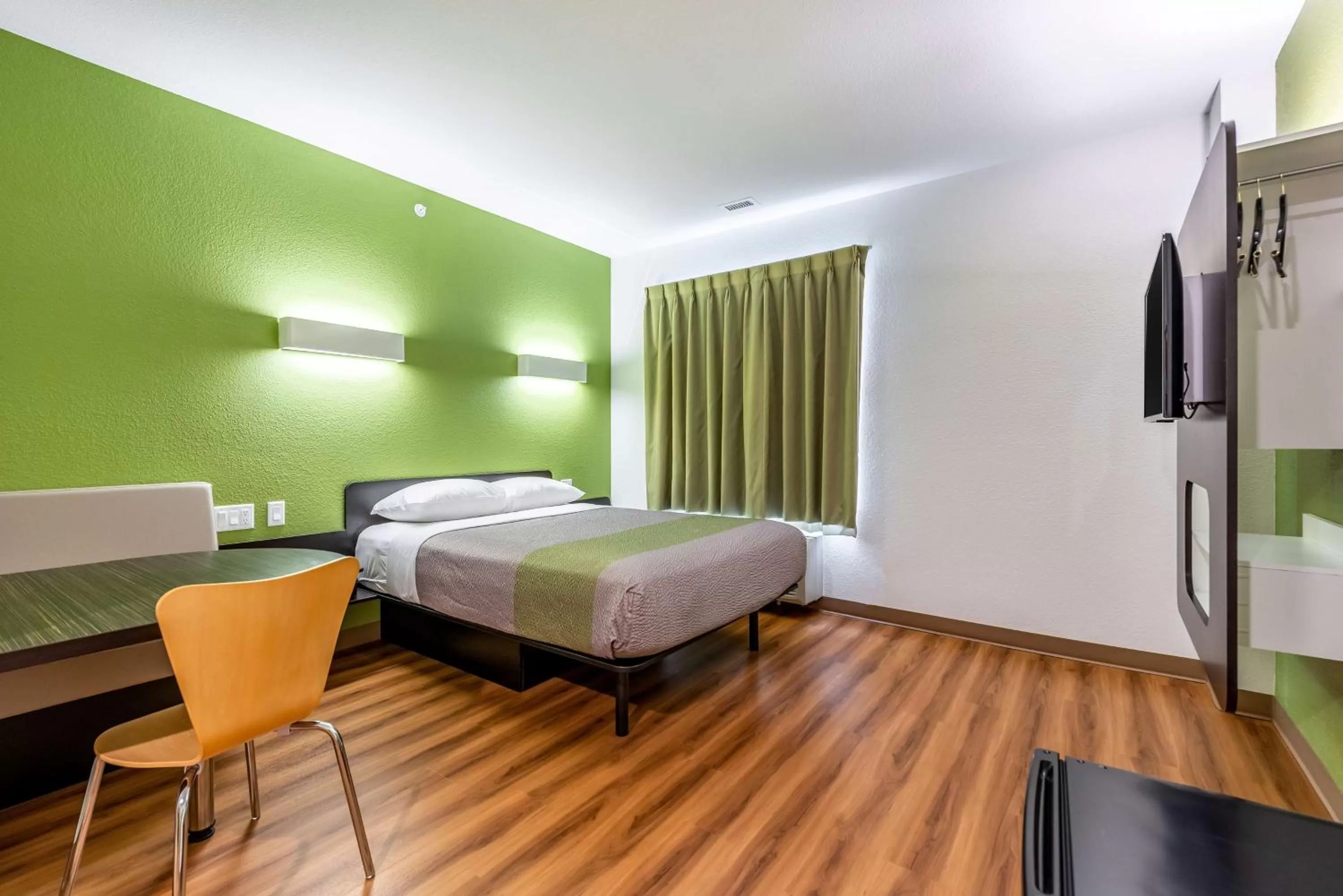 Photo of the whole room, Bed in Motel 6-Mankato, MN