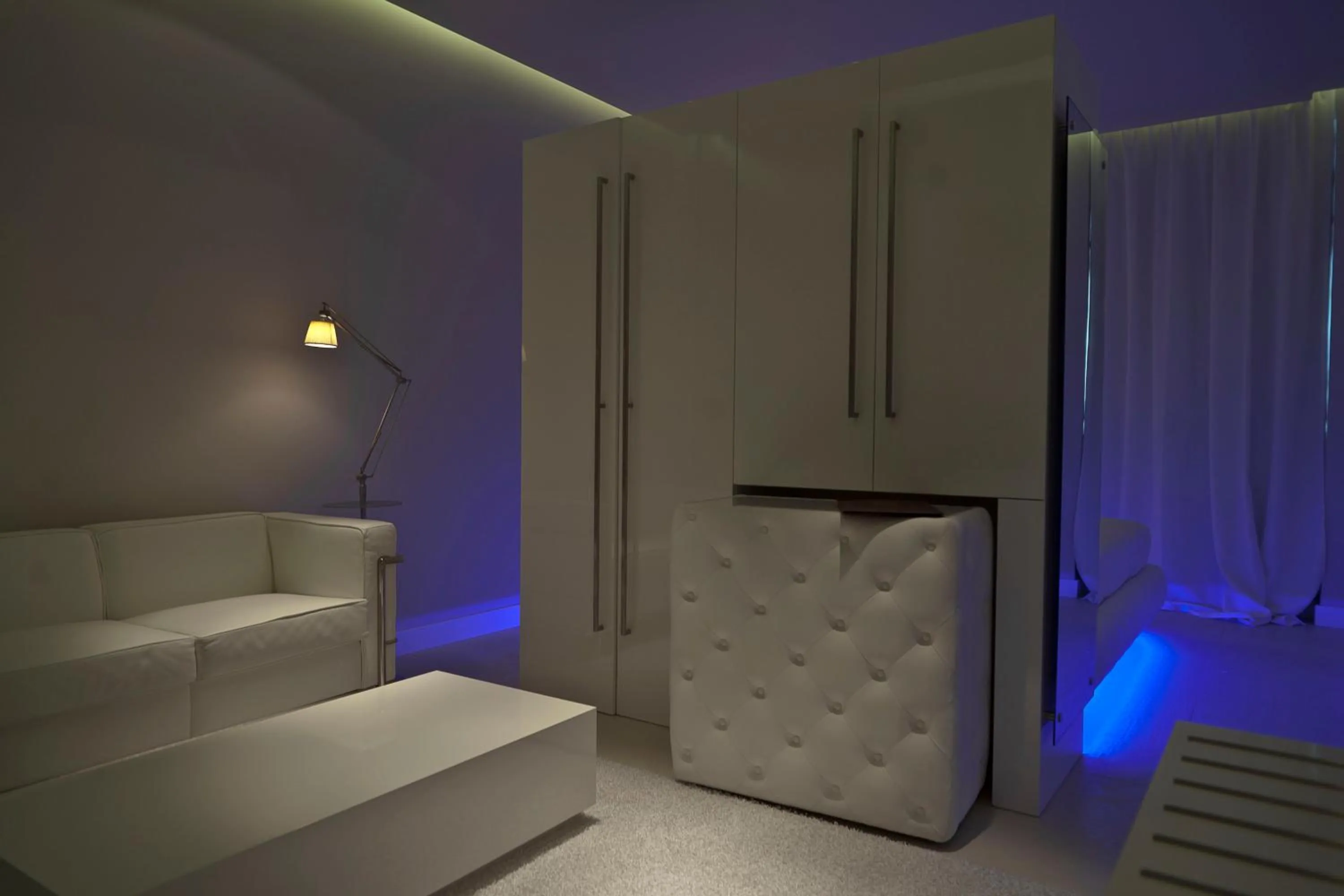 Living room, Bed in Hotel Aleramo