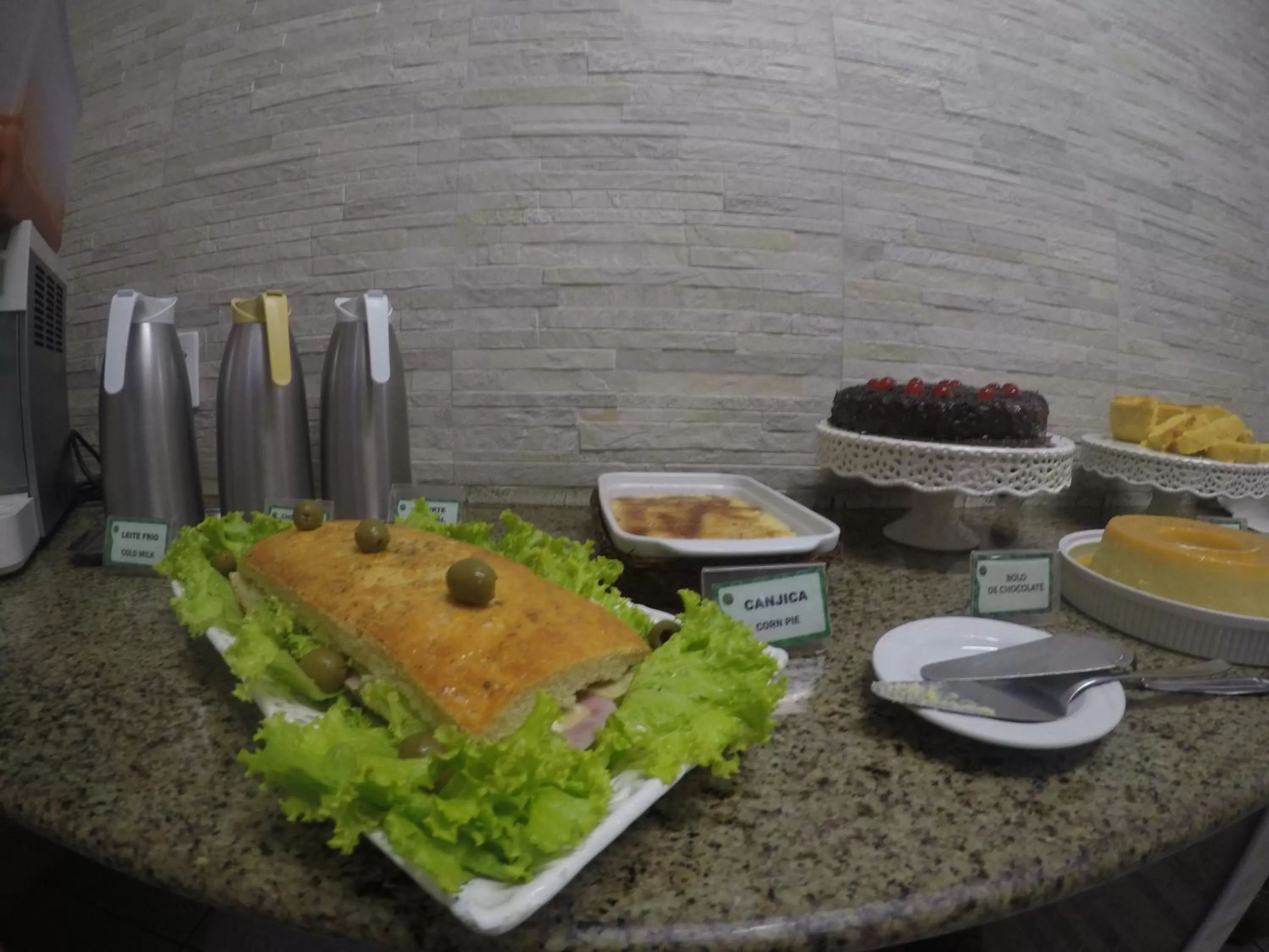 Food in Abrolhos Praia Hotel