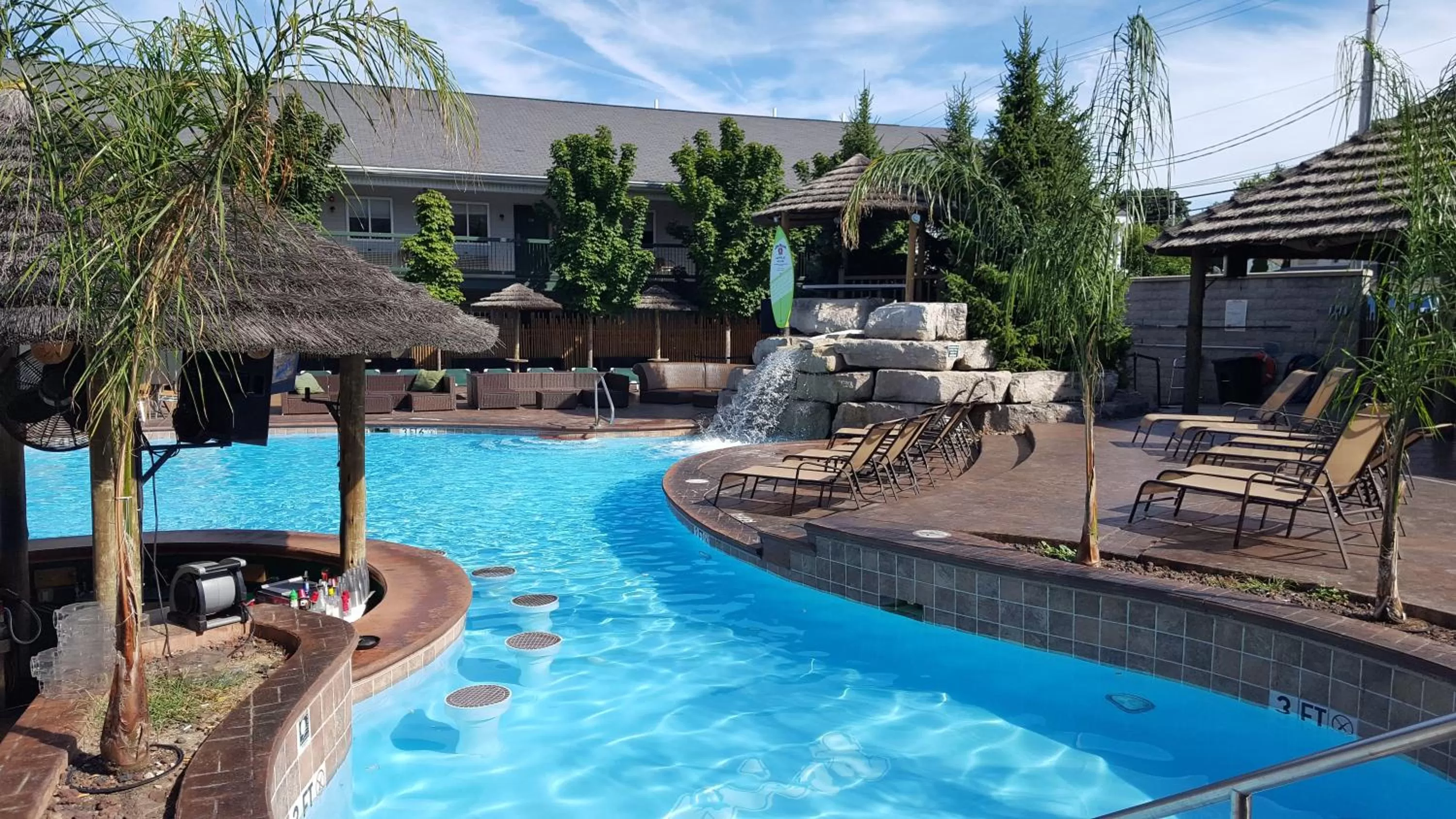 Swimming pool in Commodore Resort