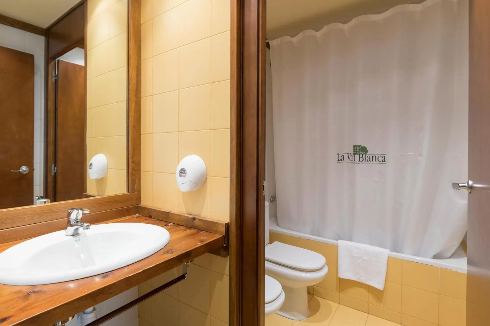 Bathroom in Aparthotel La Vall Blanca