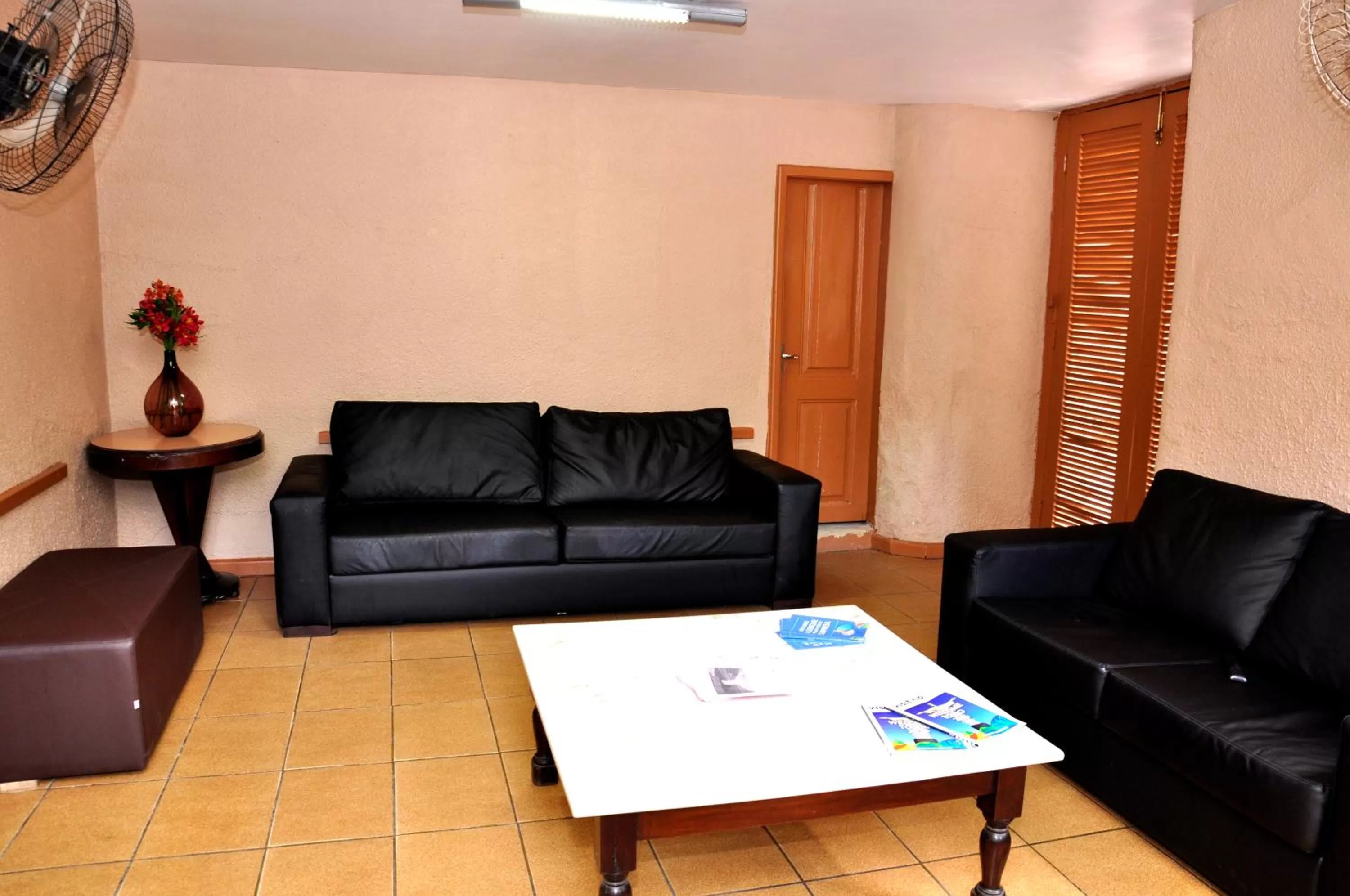 Communal lounge/ TV room in Hotel Plaza Riazor