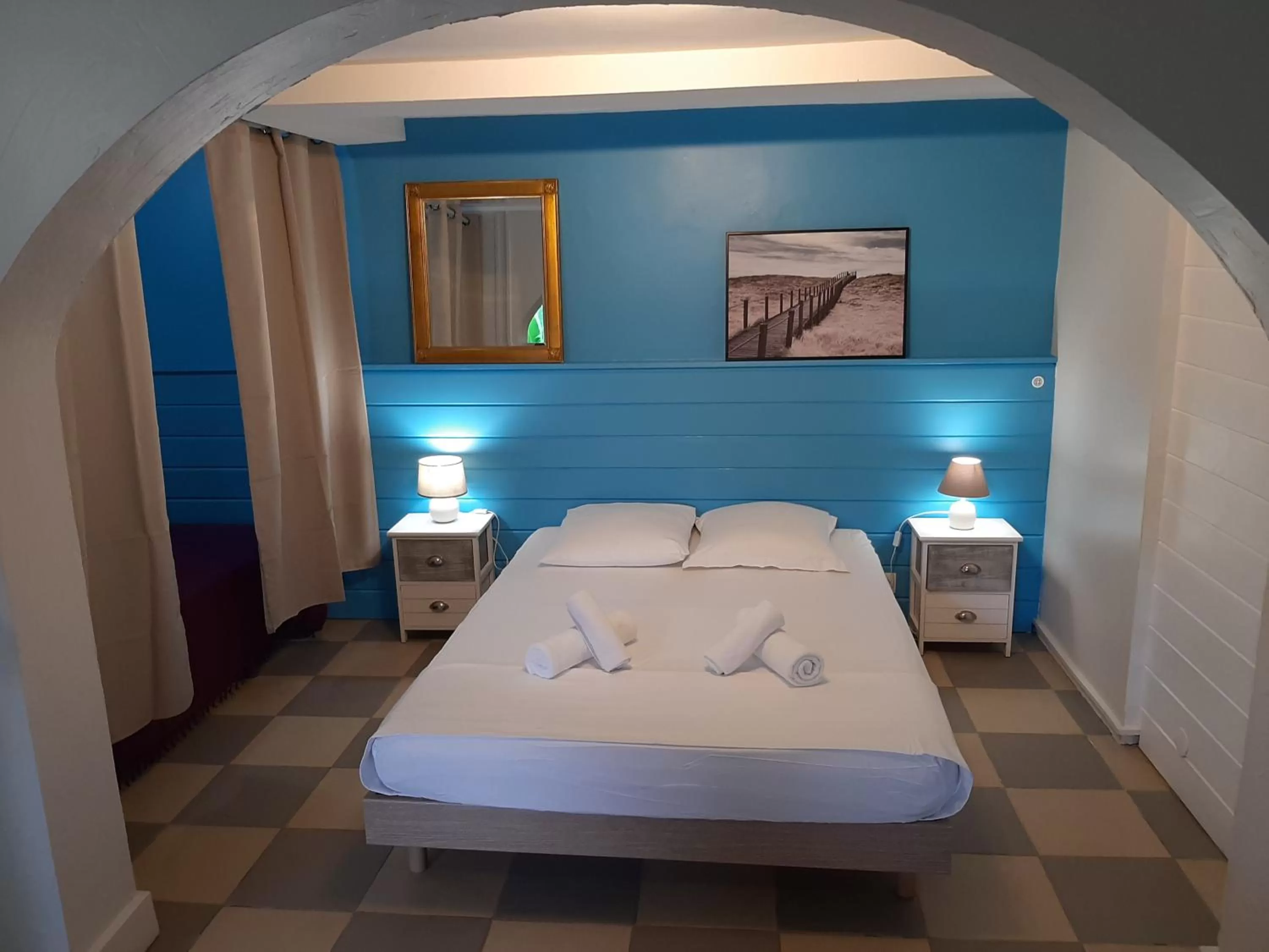 Large Double Room in Les Gîtes de la Lézarde