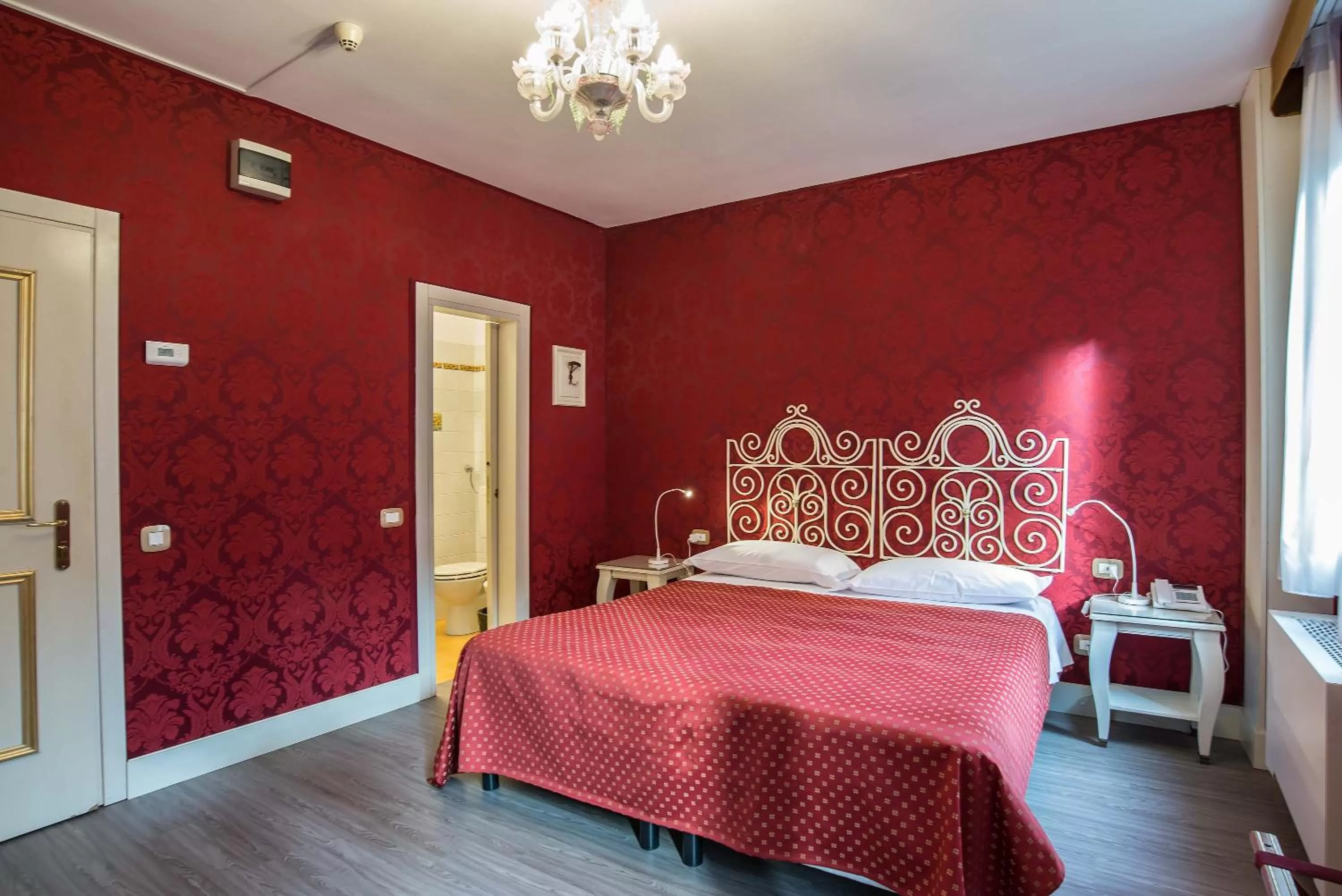 Double Room in Hotel La Fenice et Des Artistes