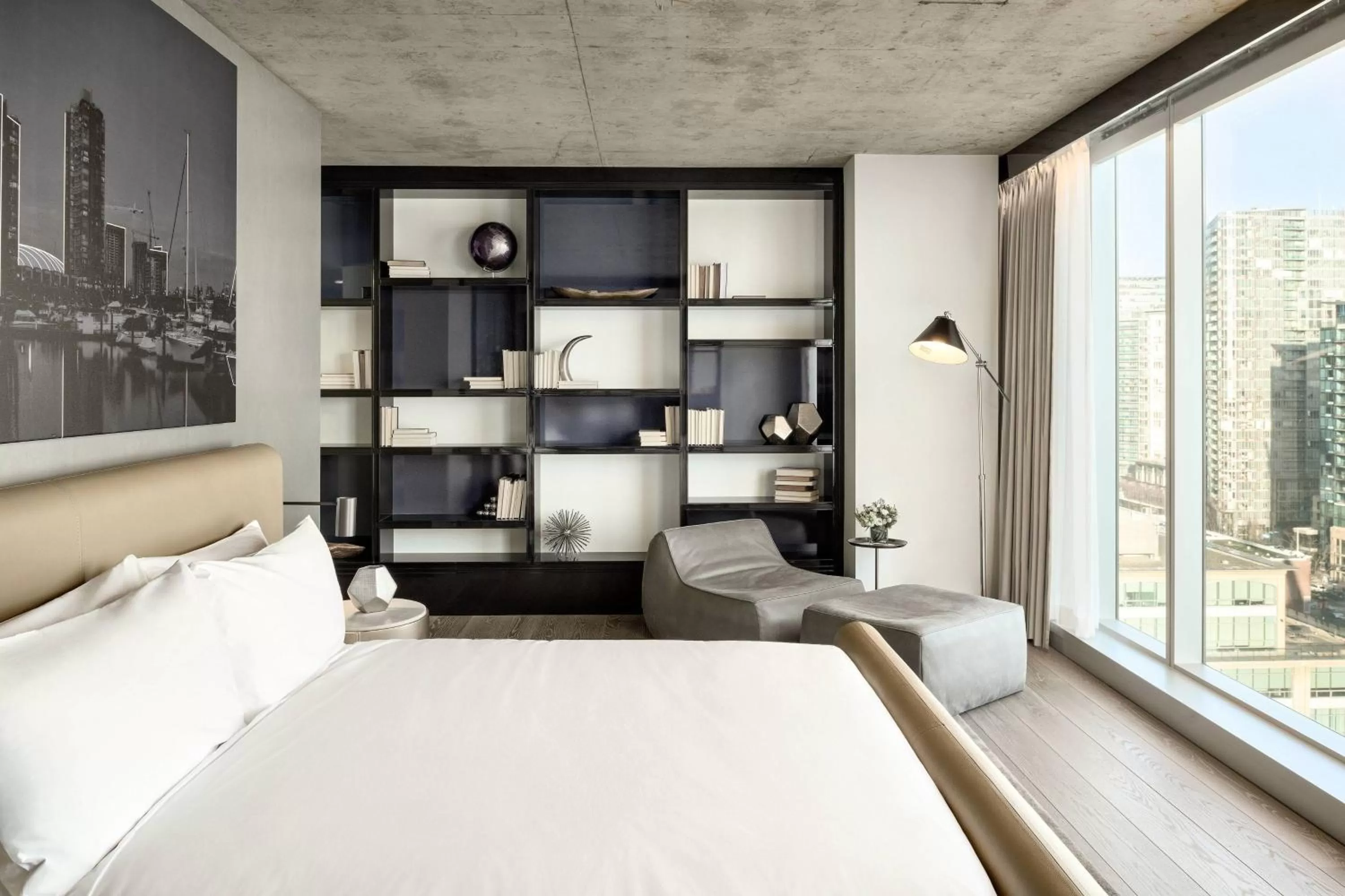 Bedroom, Bed in the DOUGLAS, Autograph Collection