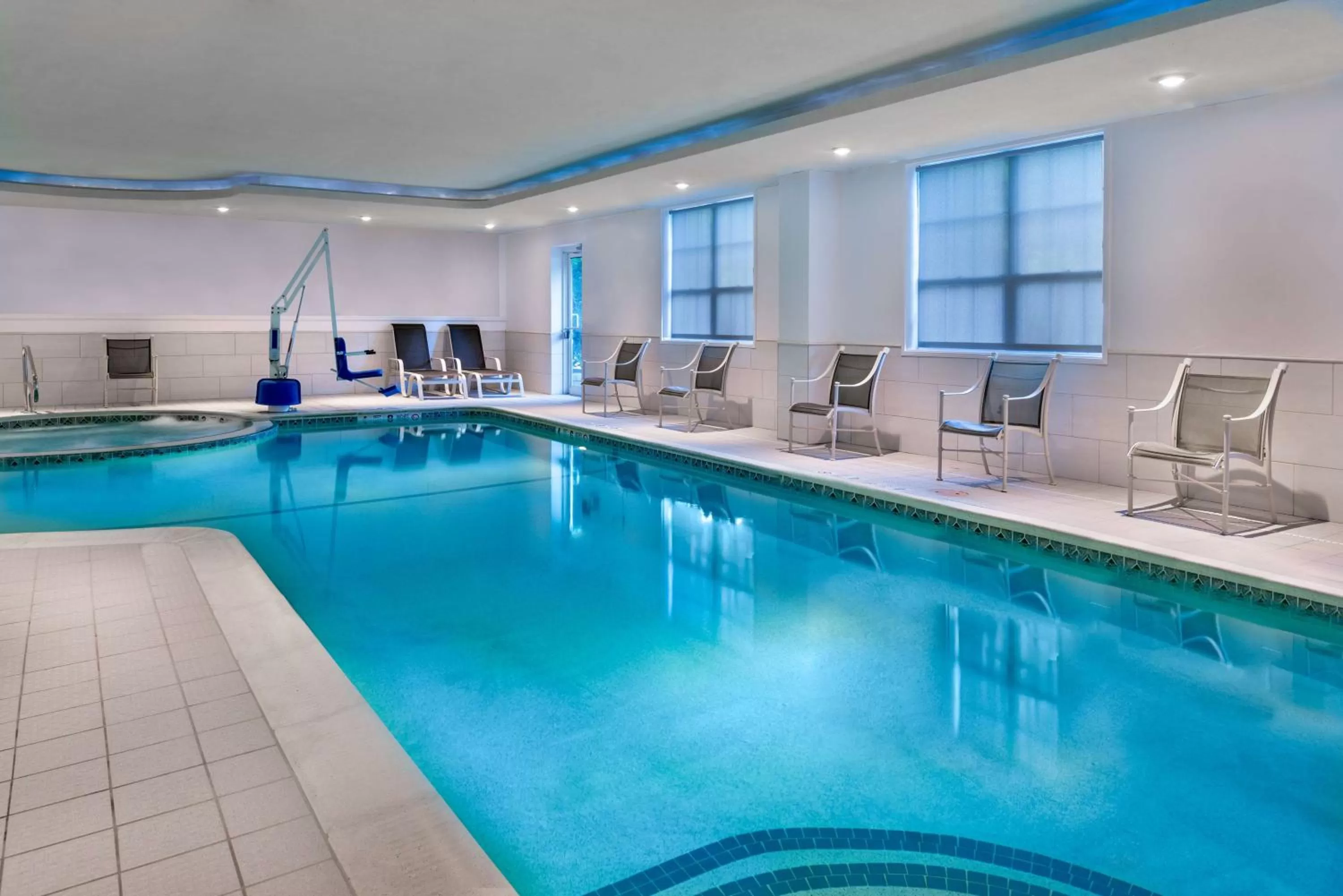 Pool view in Hampton Inn Buffalo-Williamsville