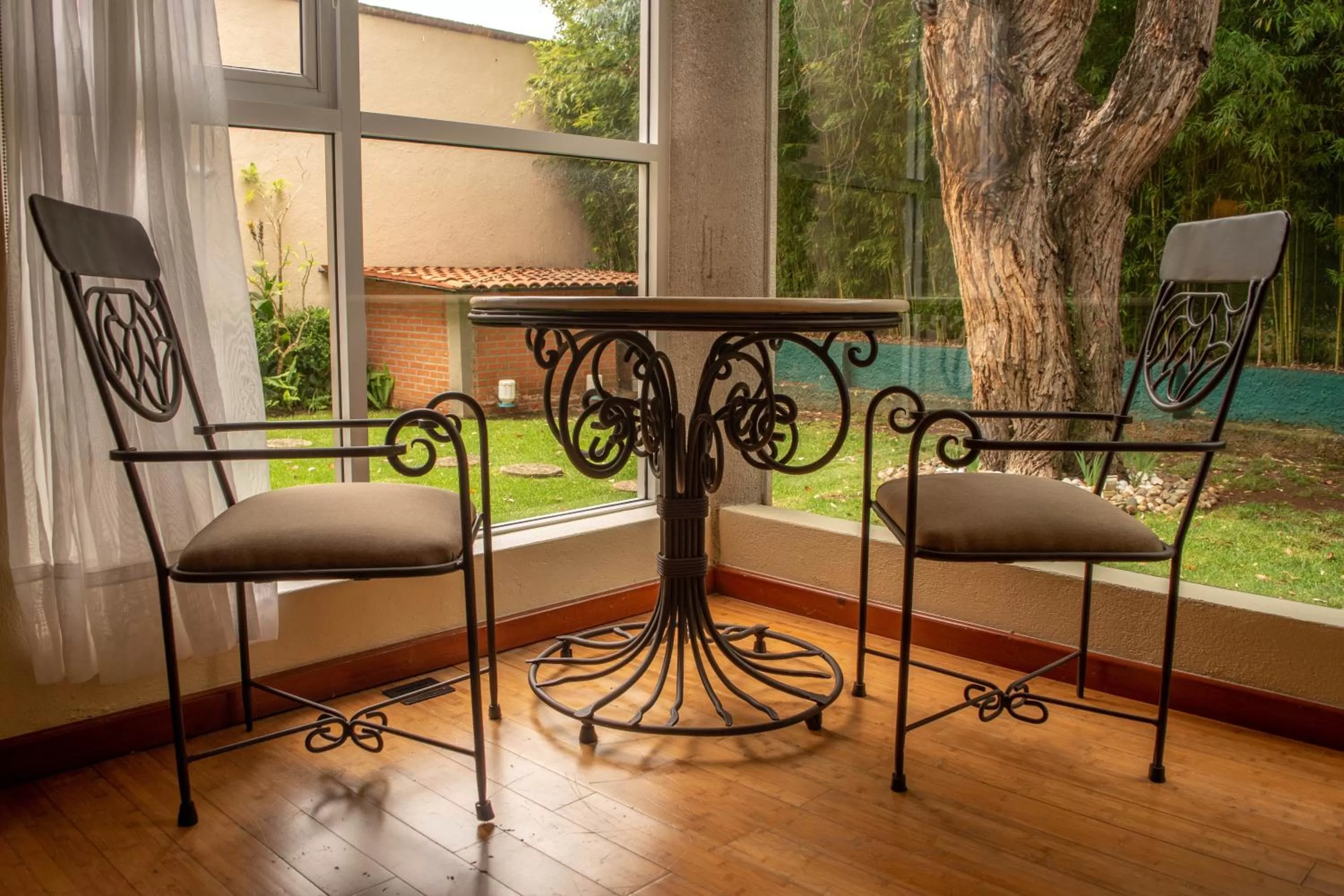 Seating area in Hotel Villa Mercedes San Cristobal