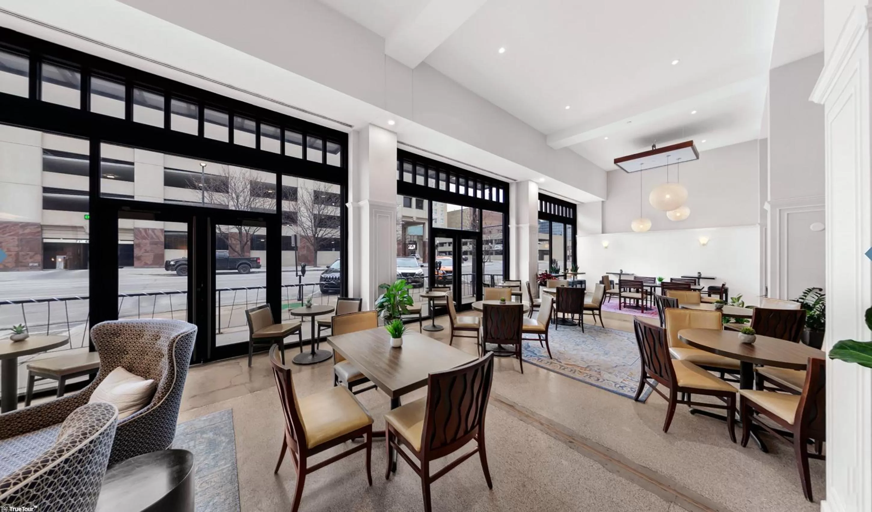 Restaurant/places to eat in Magnolia Hotel Omaha