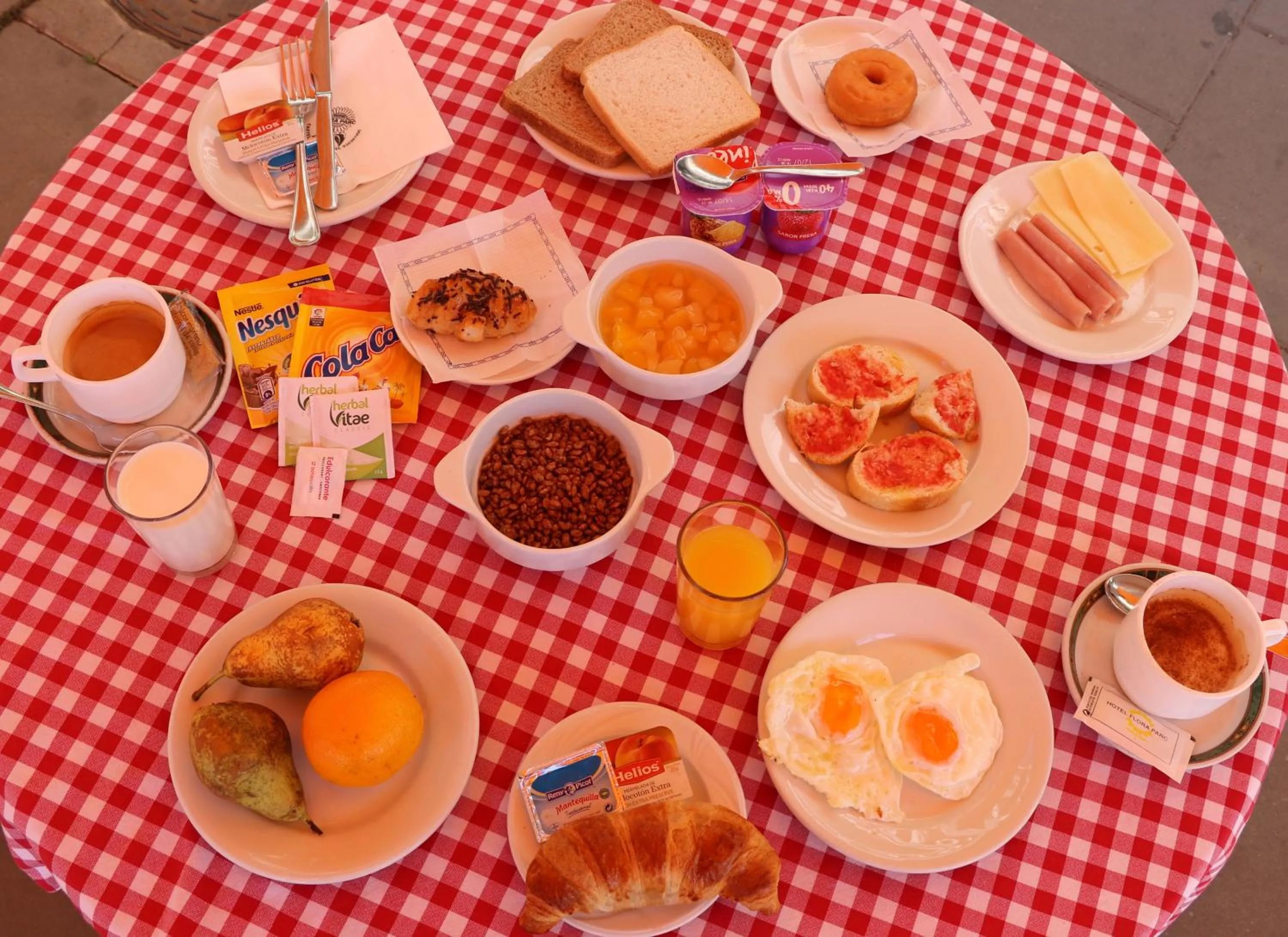 Buffet breakfast in Hotel Flora Parc