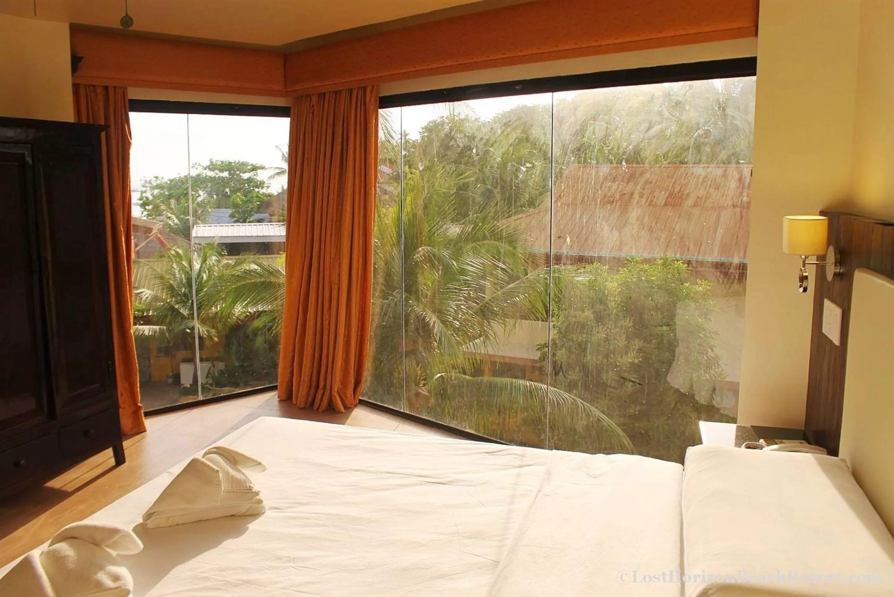 Bedroom in Lost Horizon Beach Dive Resort