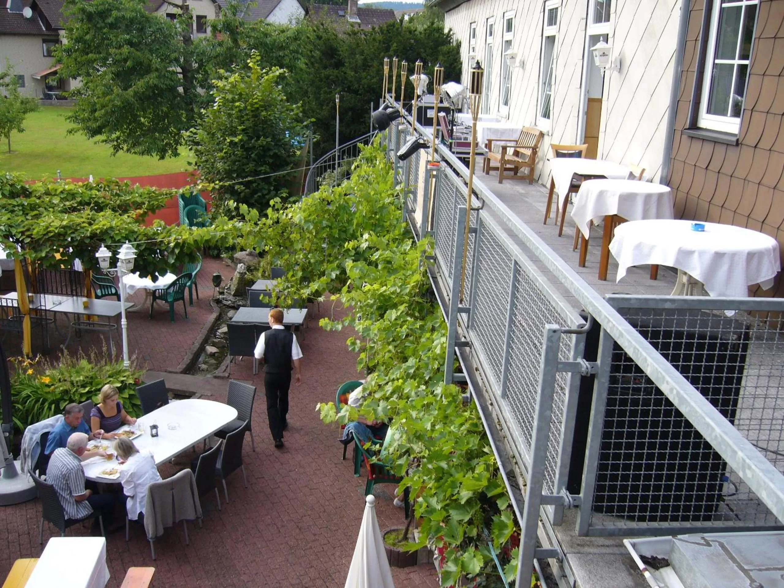 Patio, Restaurant/Places to Eat in Pension Zur Harburg