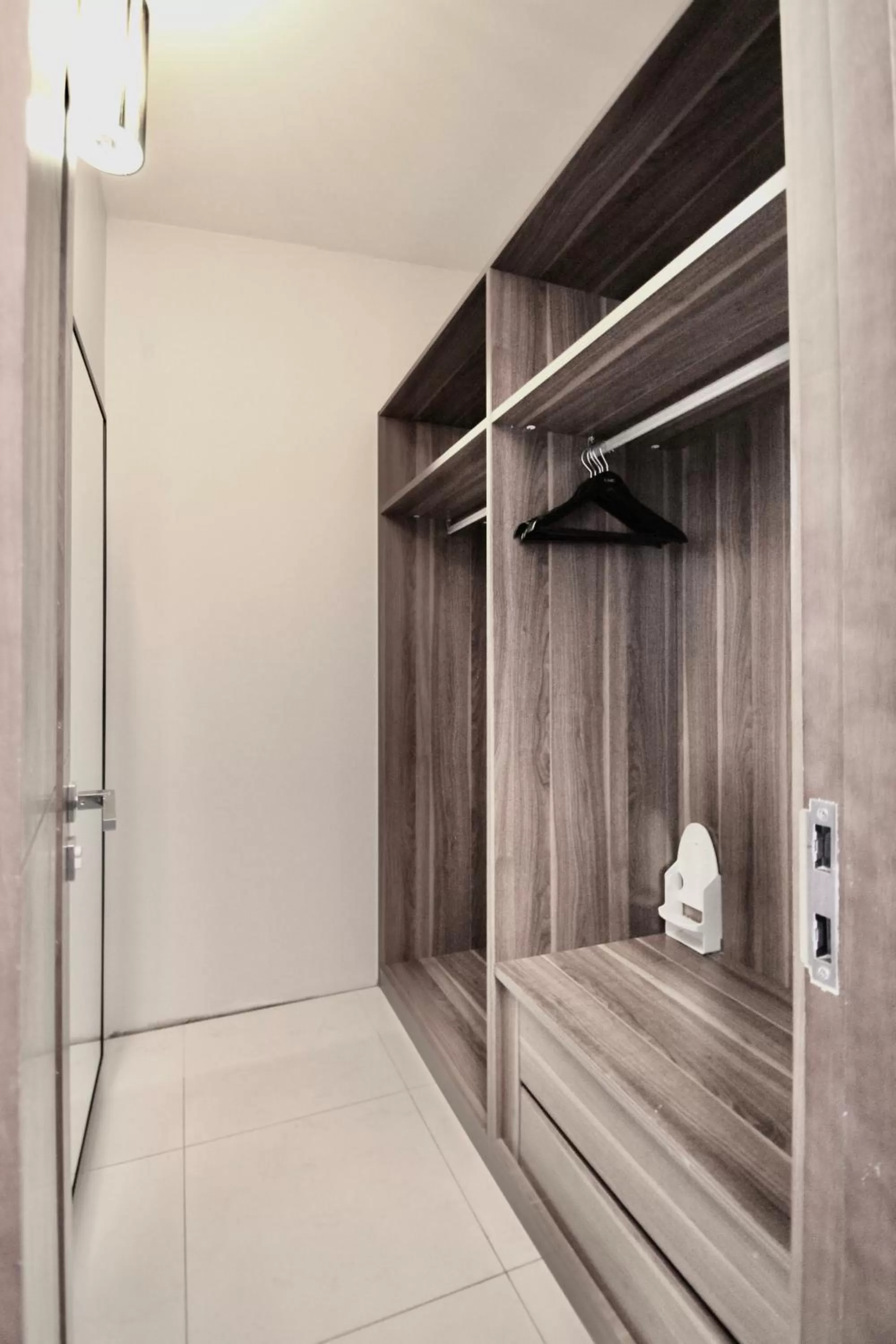 wardrobe in Super Stay Hotel, Oslo