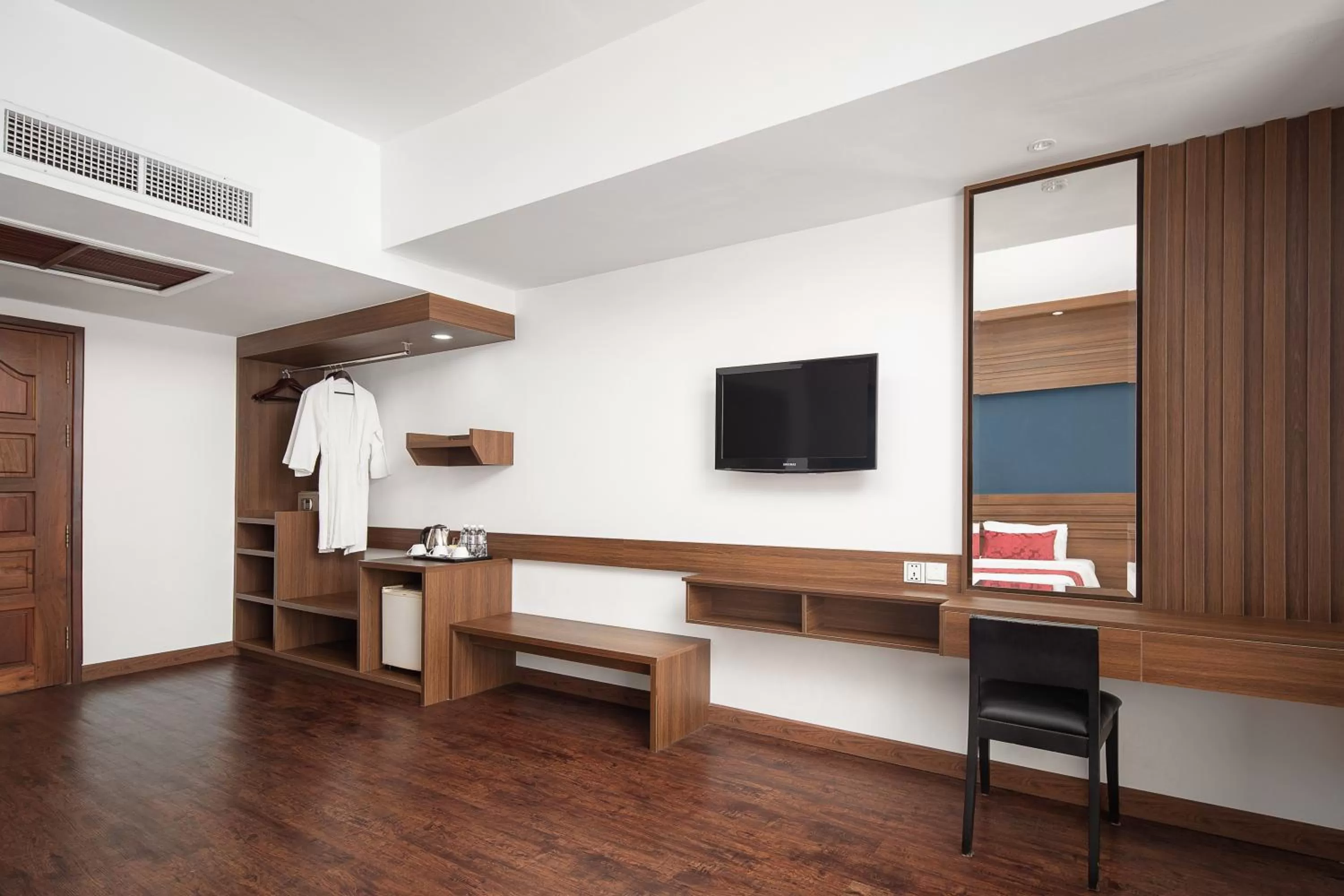 Communal lounge/ TV room in Ohana Phnom Penh Palace Hotel