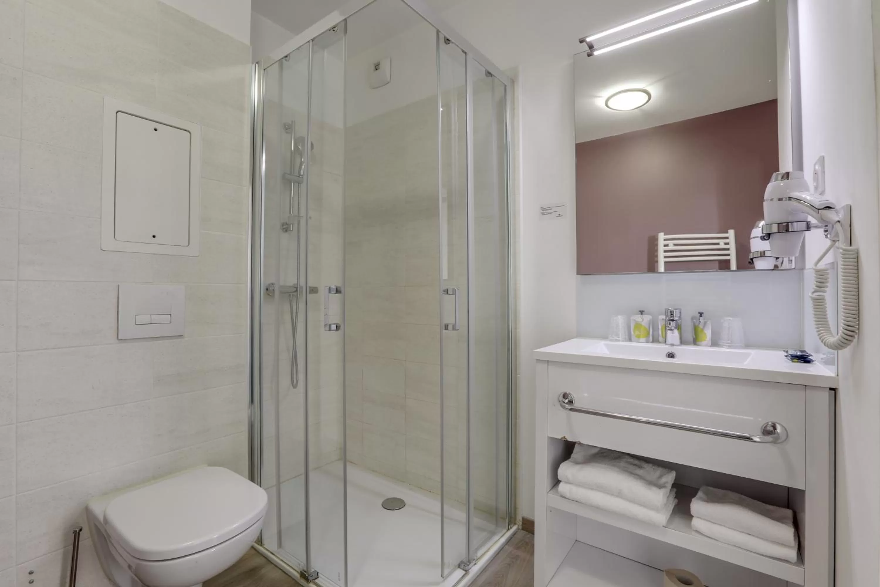 Shower in All Suites Appart Hôtel - Choisy-le-Roi
