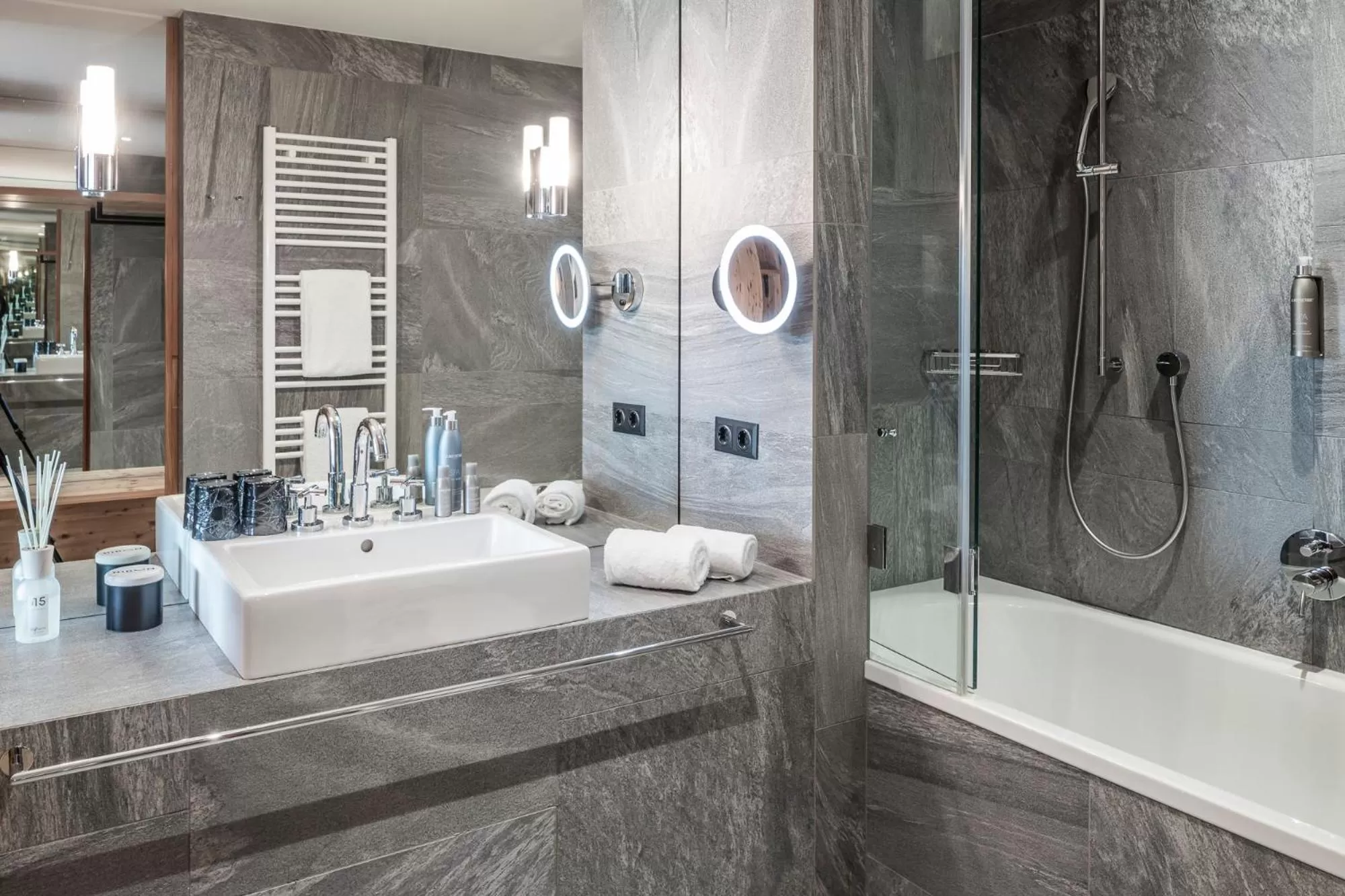 NIDUM - Casual Luxury Hotel