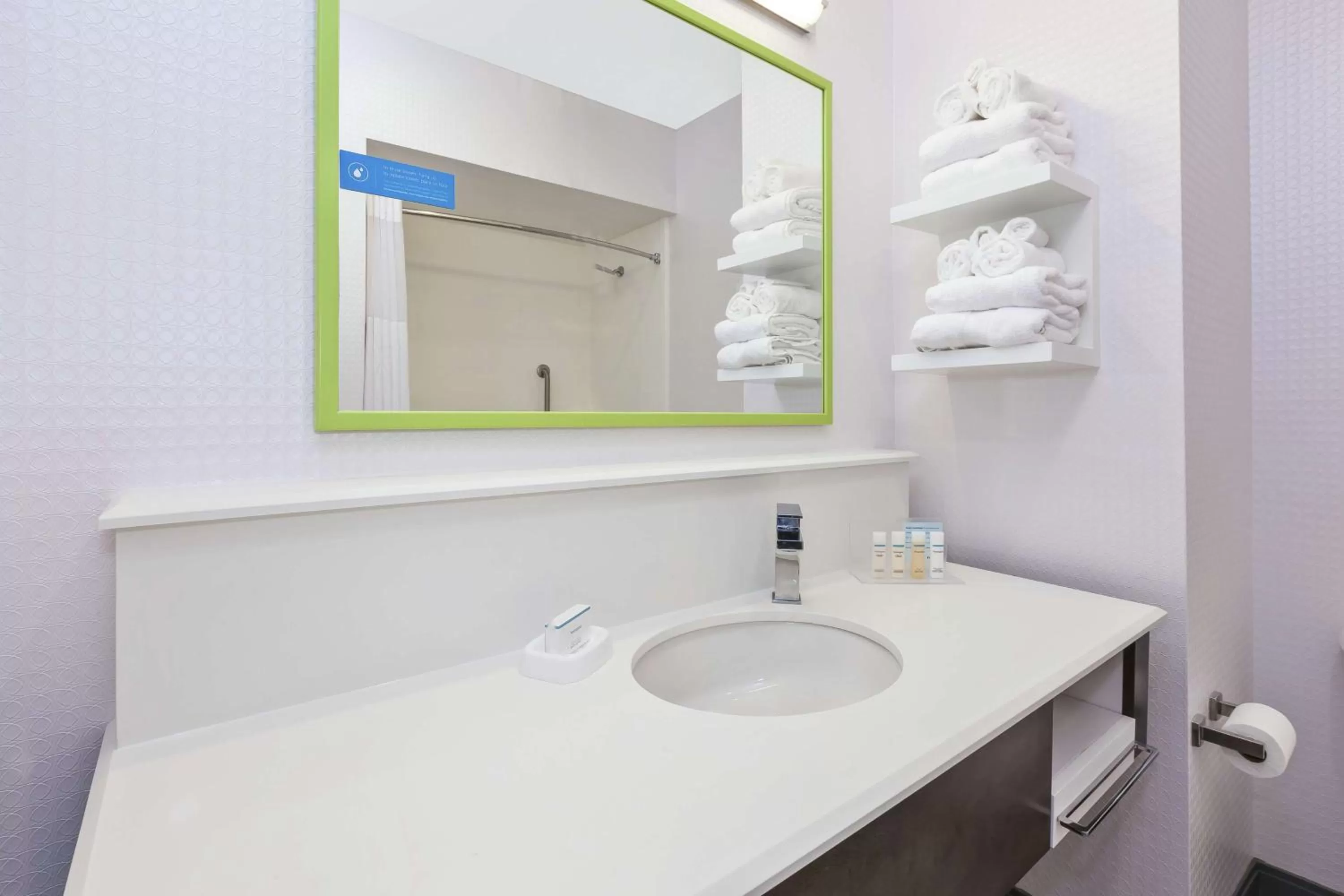 Bathroom in Hampton Inn Sedalia