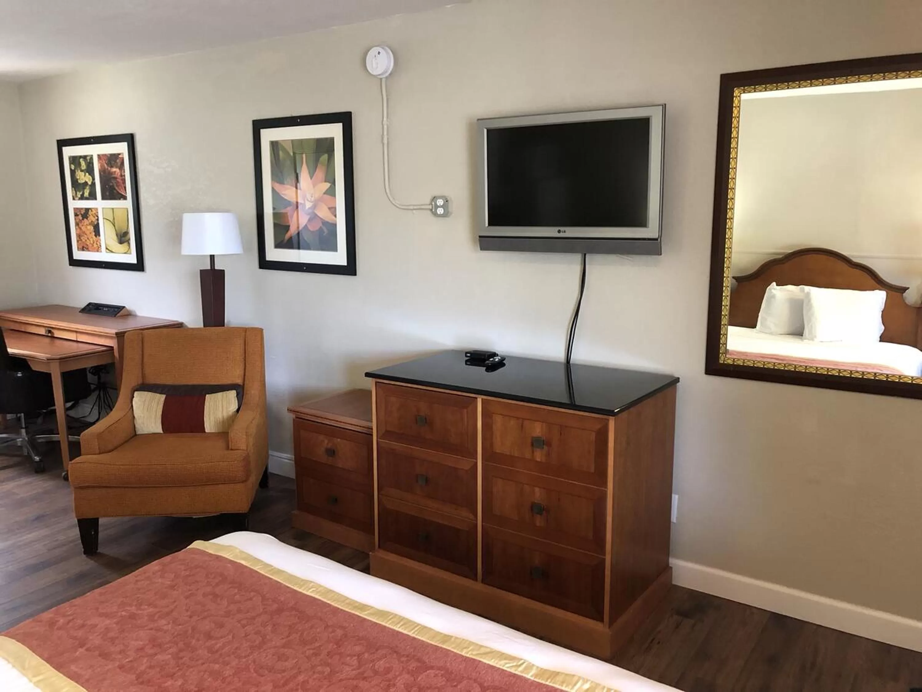 Bed in Ocala Cove Motel