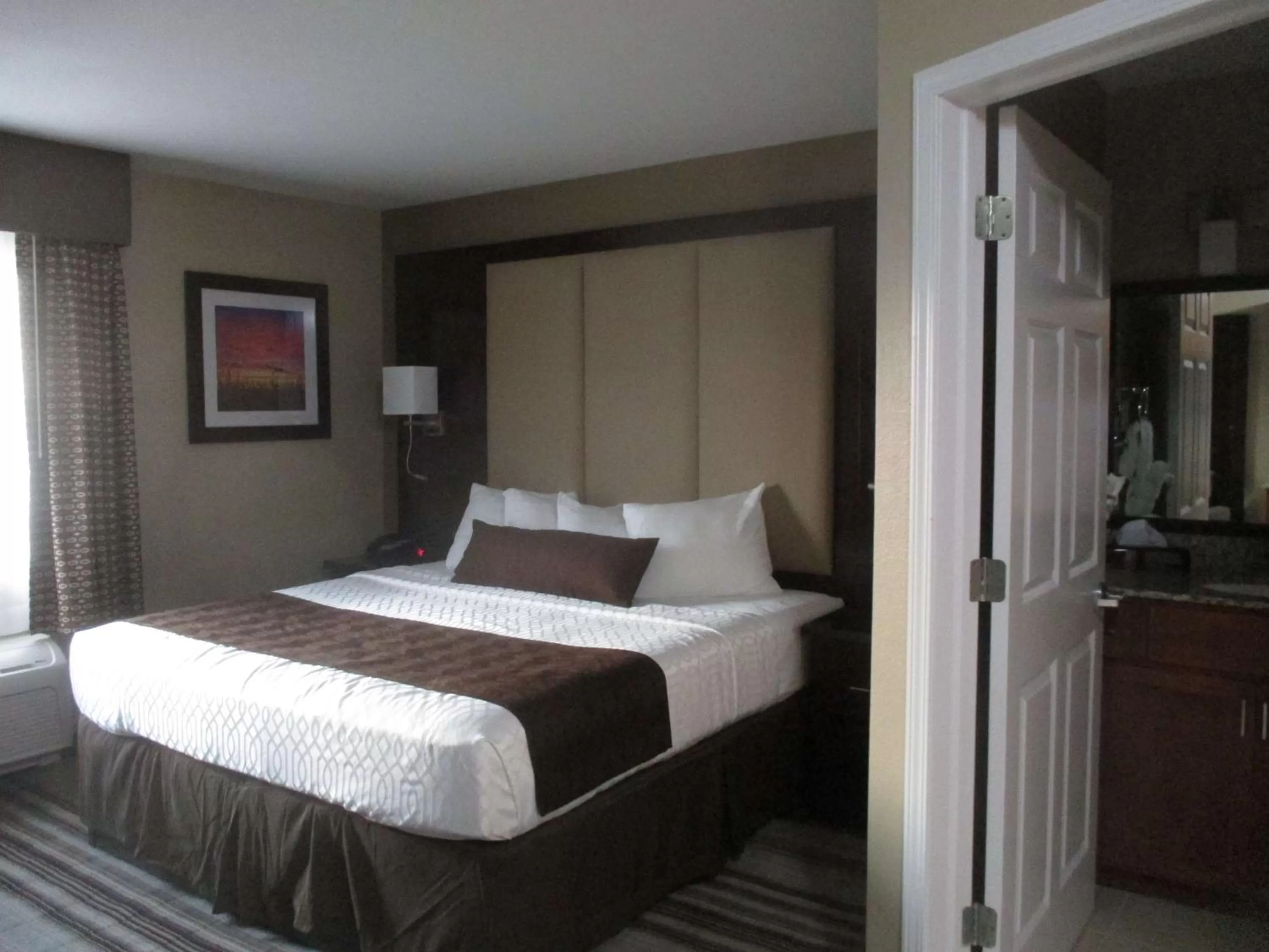 Photo of the whole room, Bed in Best Western Plus Crawfordsville Hotel