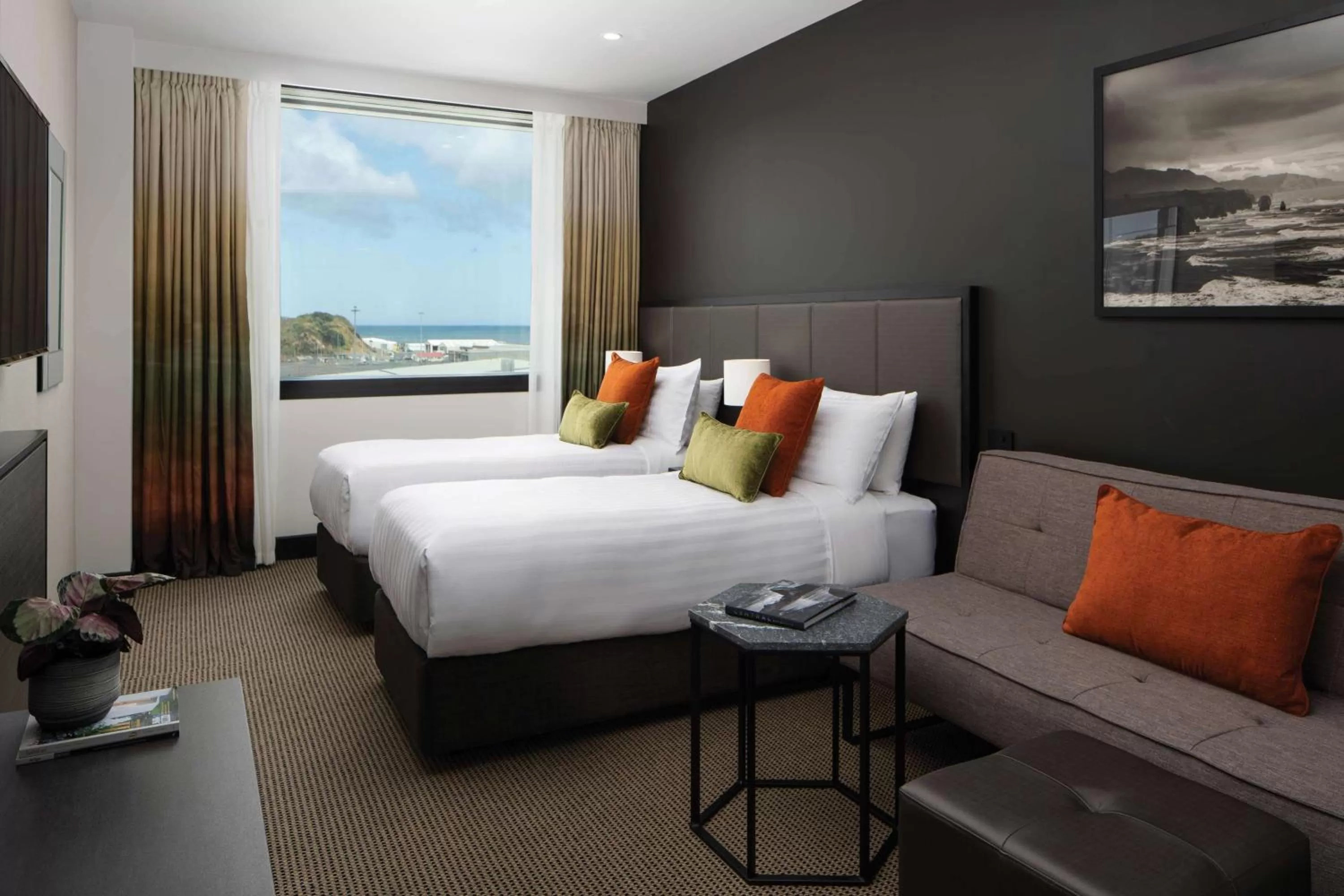Photo of the whole room, Bed in Rydges Wellington Airport