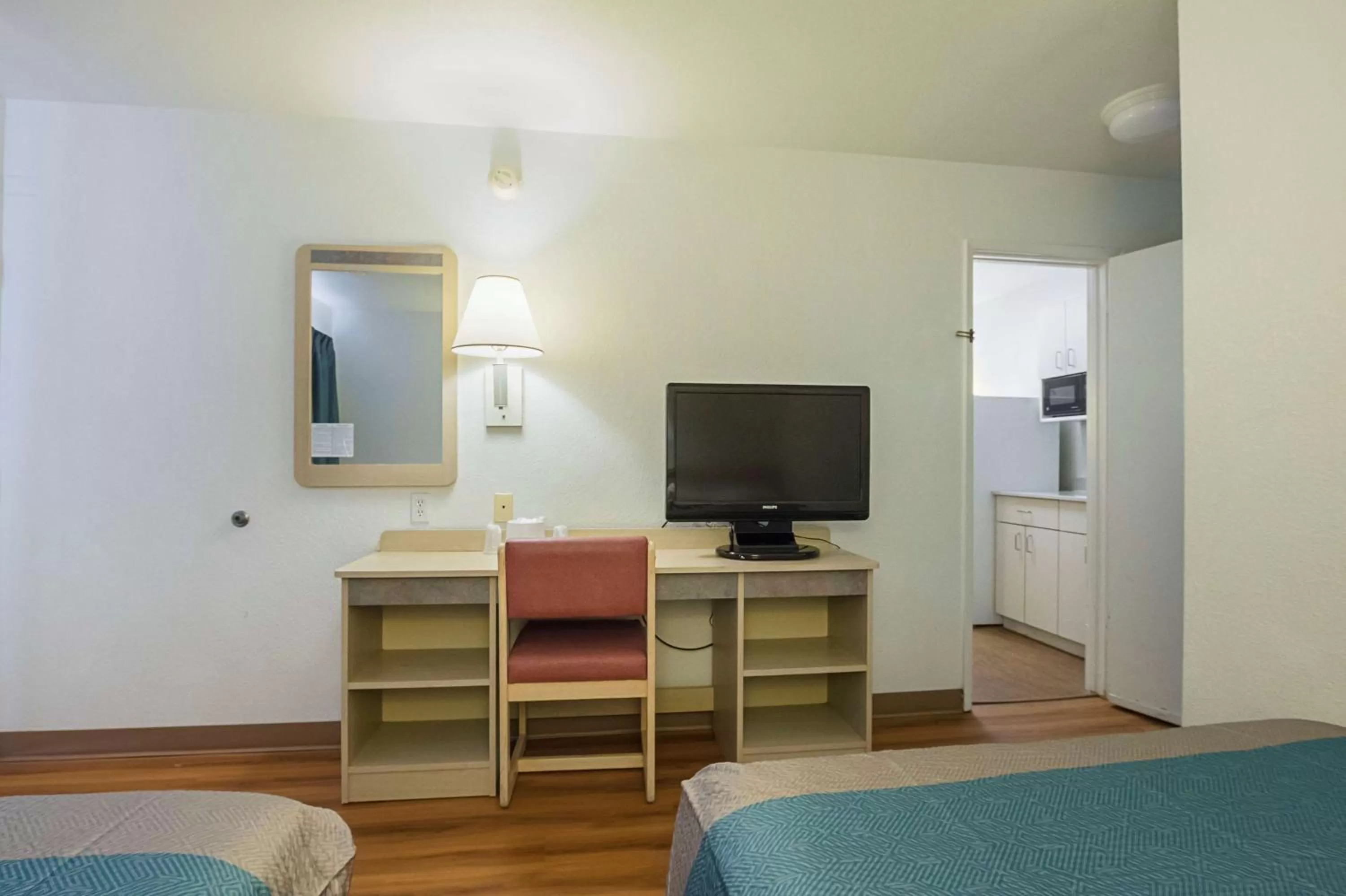 TV and multimedia, Bed in Motel 6-Rochester, MN