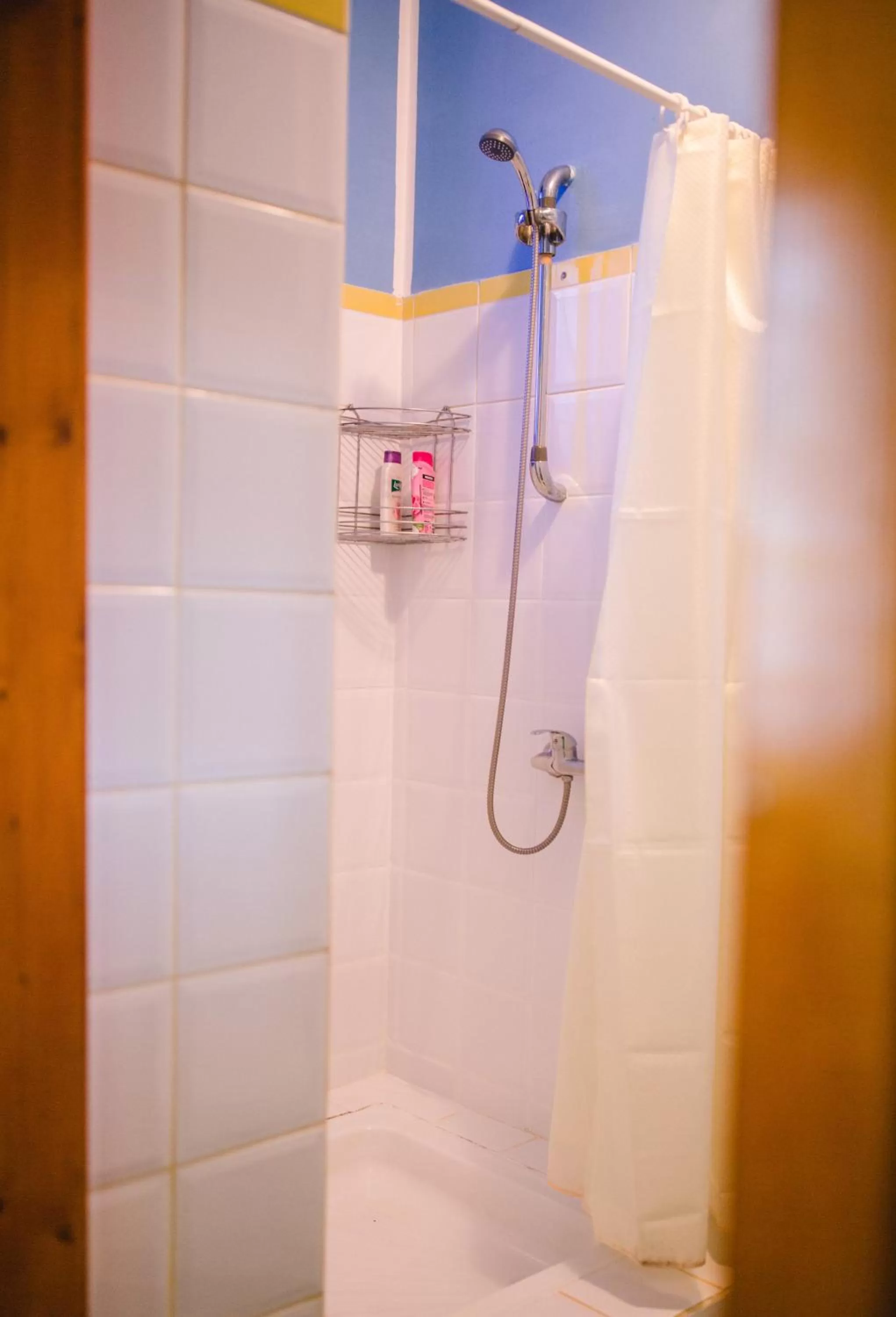 Bathroom in Kolyba Opryshkiv