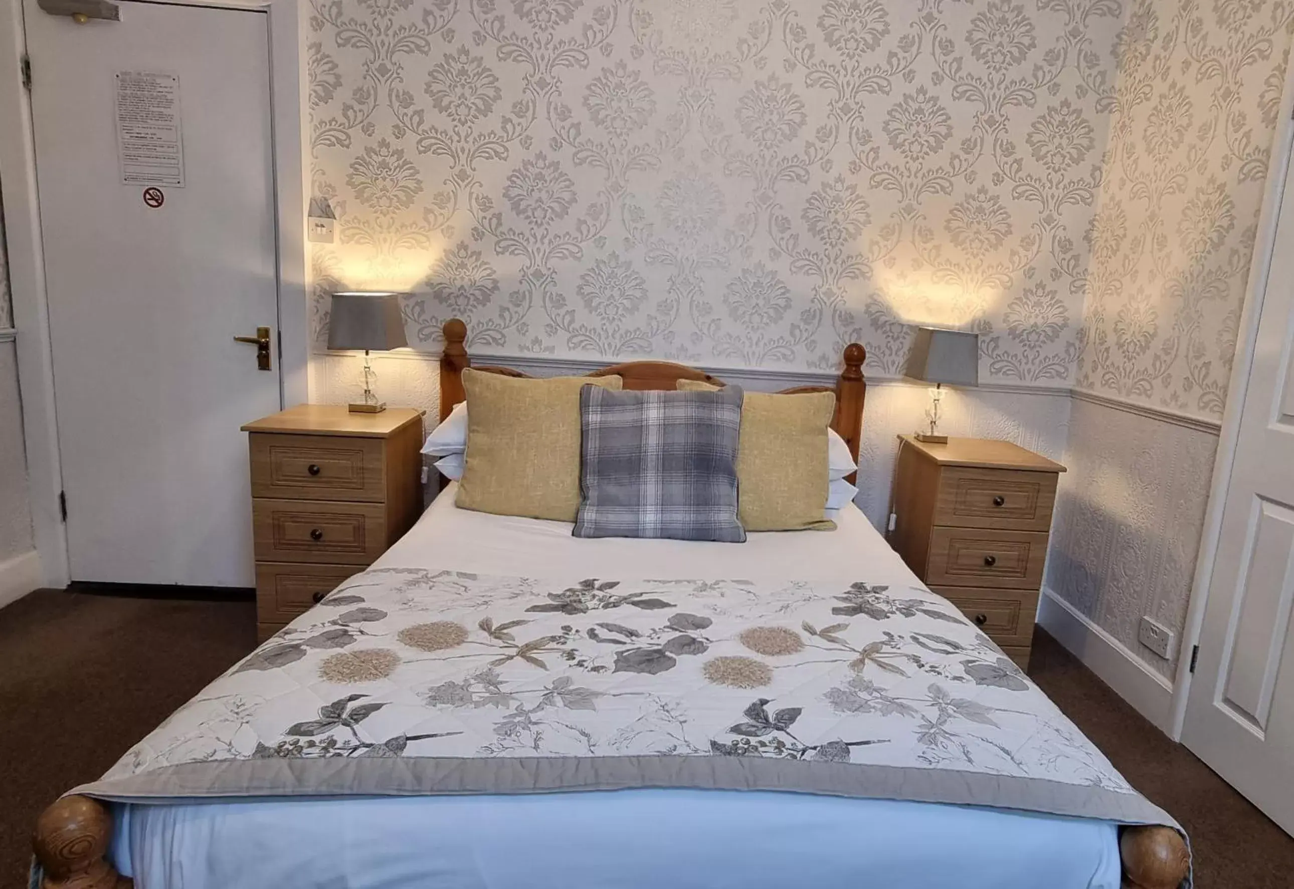 Standard Double Room in Fairlawn House Standard Double Room in Fairlawn House