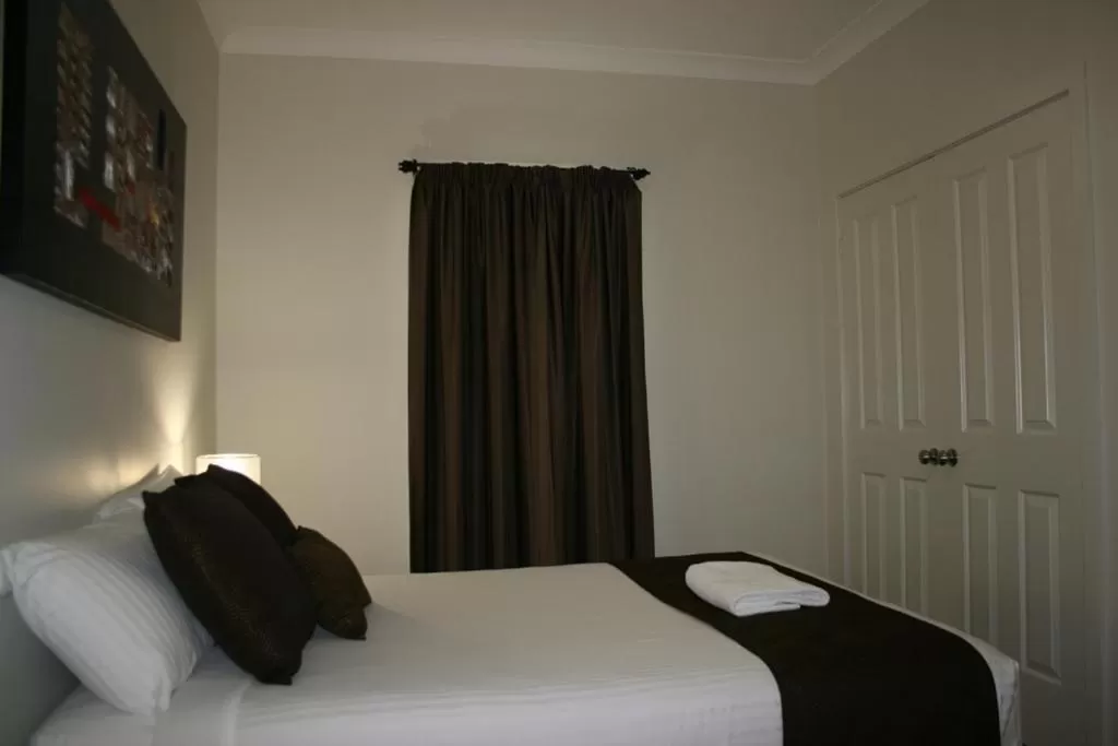 Bed in Noah's Mid City Motor Inn Muswellbrook