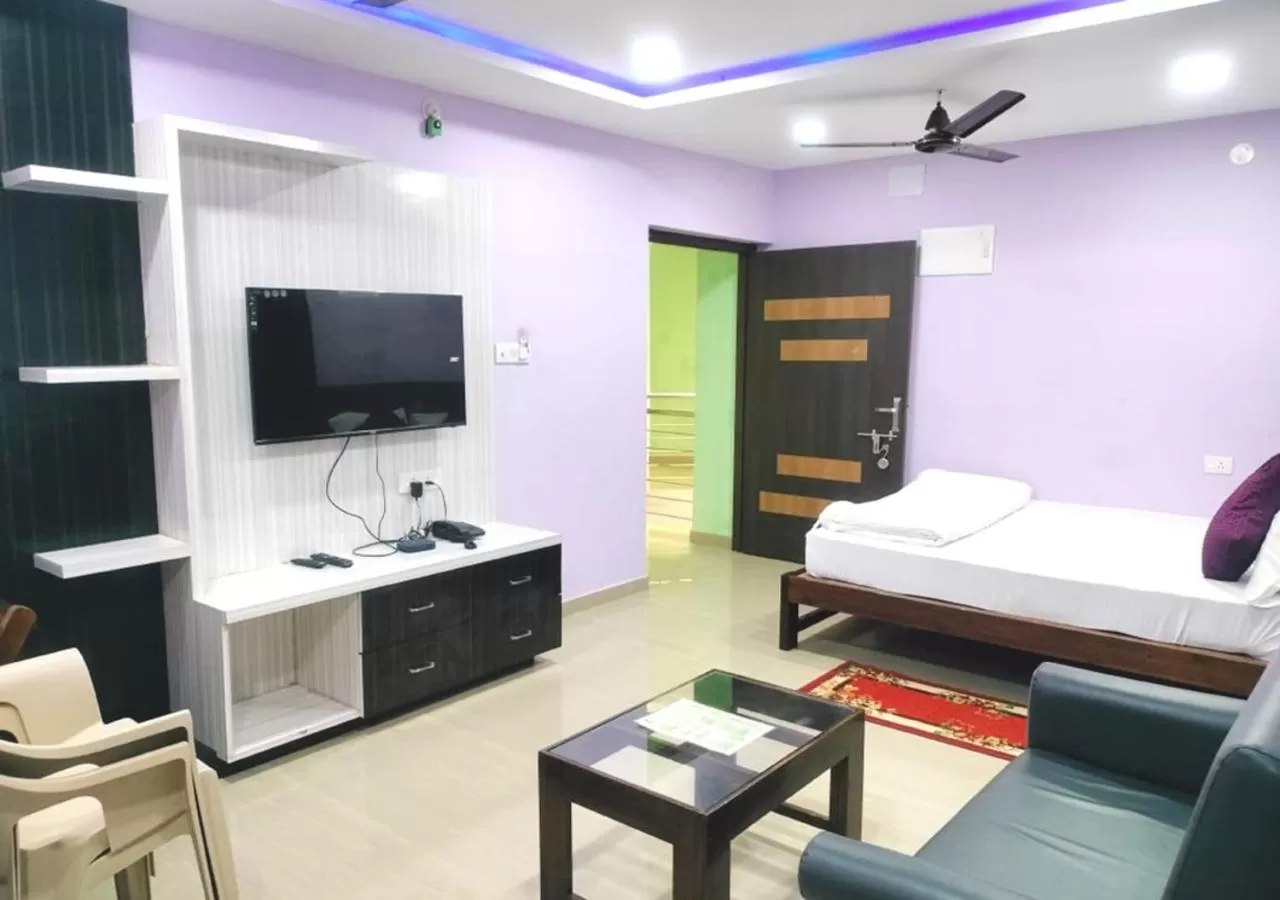 TV and multimedia, Bed in HOTEL PURI GREENS
