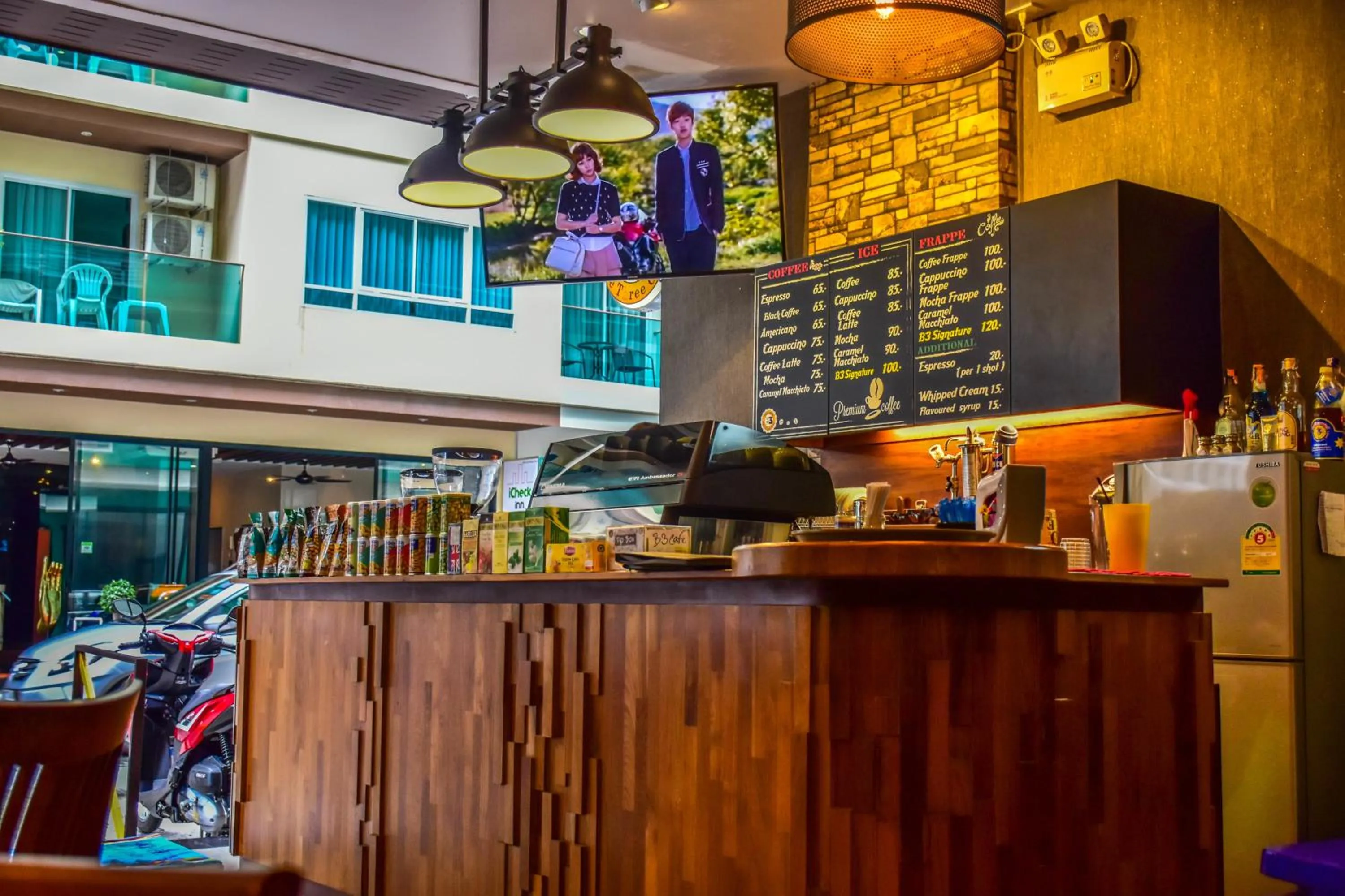 Lounge or bar in Ocean and Ole Patong