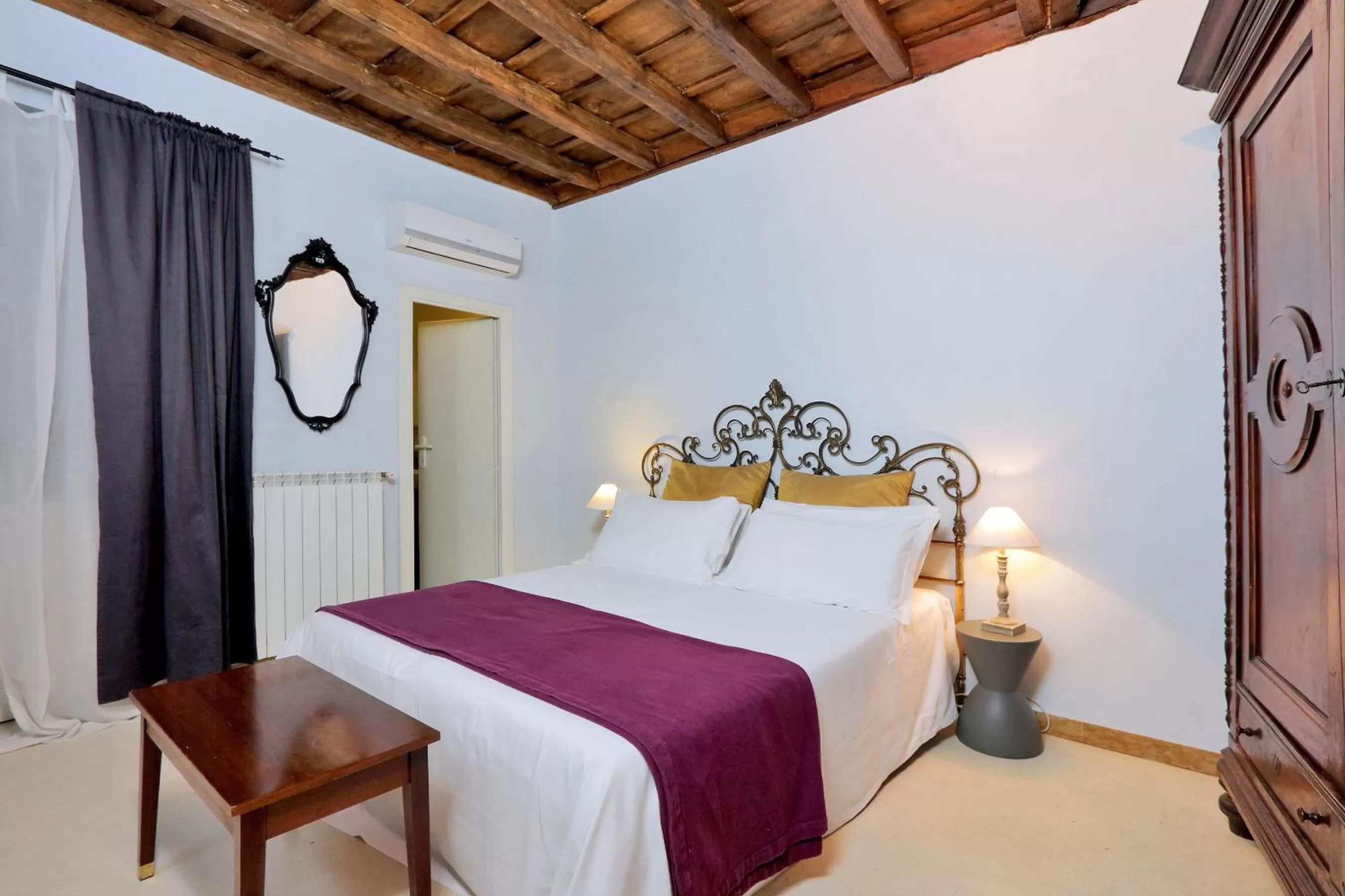 Photo of the whole room, Bed in Sangallo Rooms - Residenze Romanae