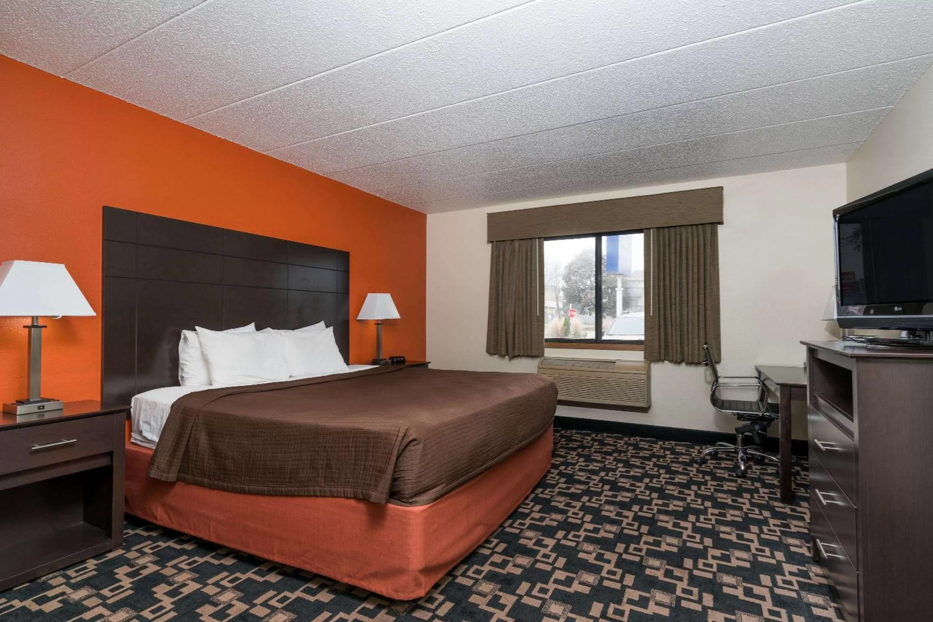Deluxe Queen Room - Mobility Access/Non-Smoking in Baymont by Wyndham Bloomington MSP Airport