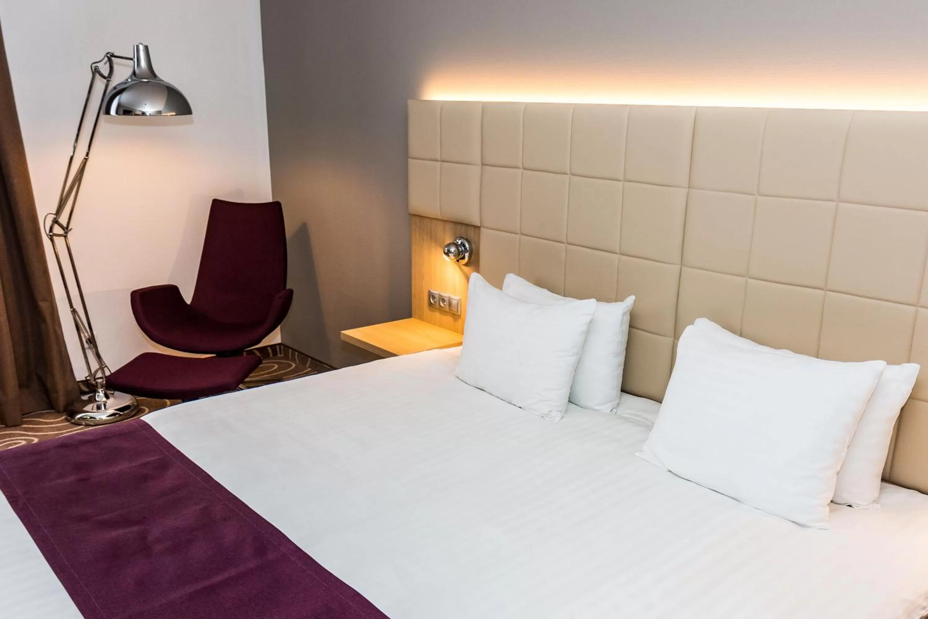 Photo of the whole room, Bed in Holiday Inn Budapest-Budaörs by IHG