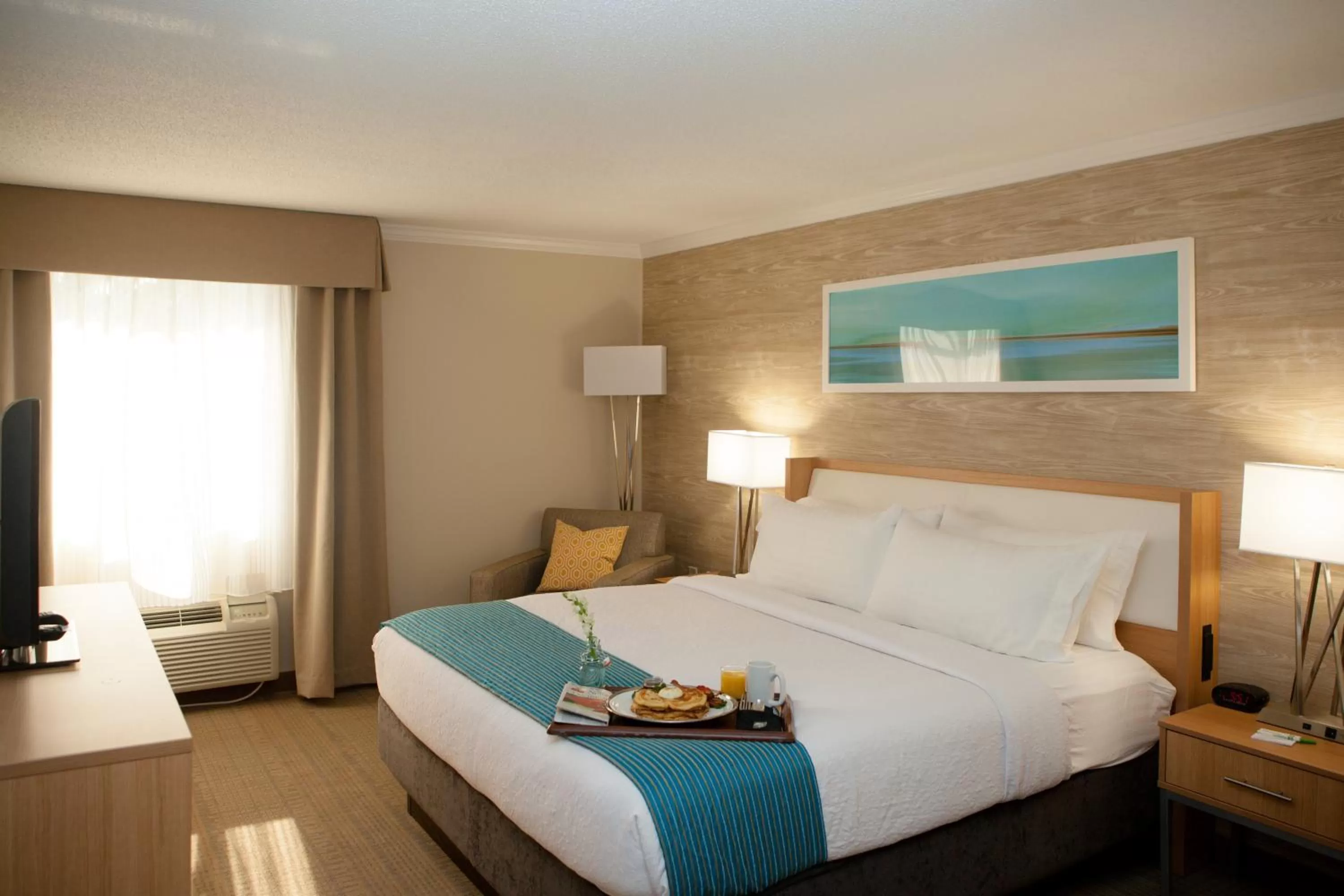 Photo of the whole room, Bed in Holiday Inn Greenville by IHG