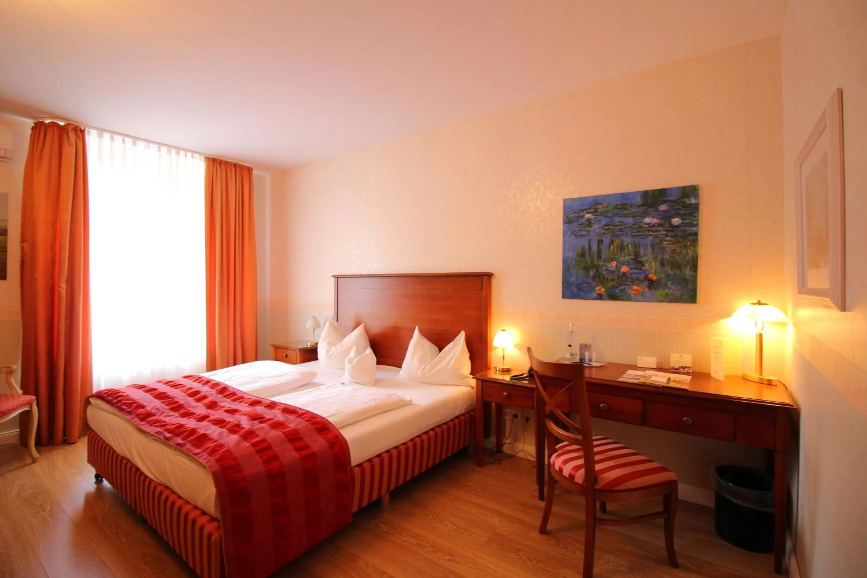 Photo of the whole room, Bed in Hotel Am Mühlenteich