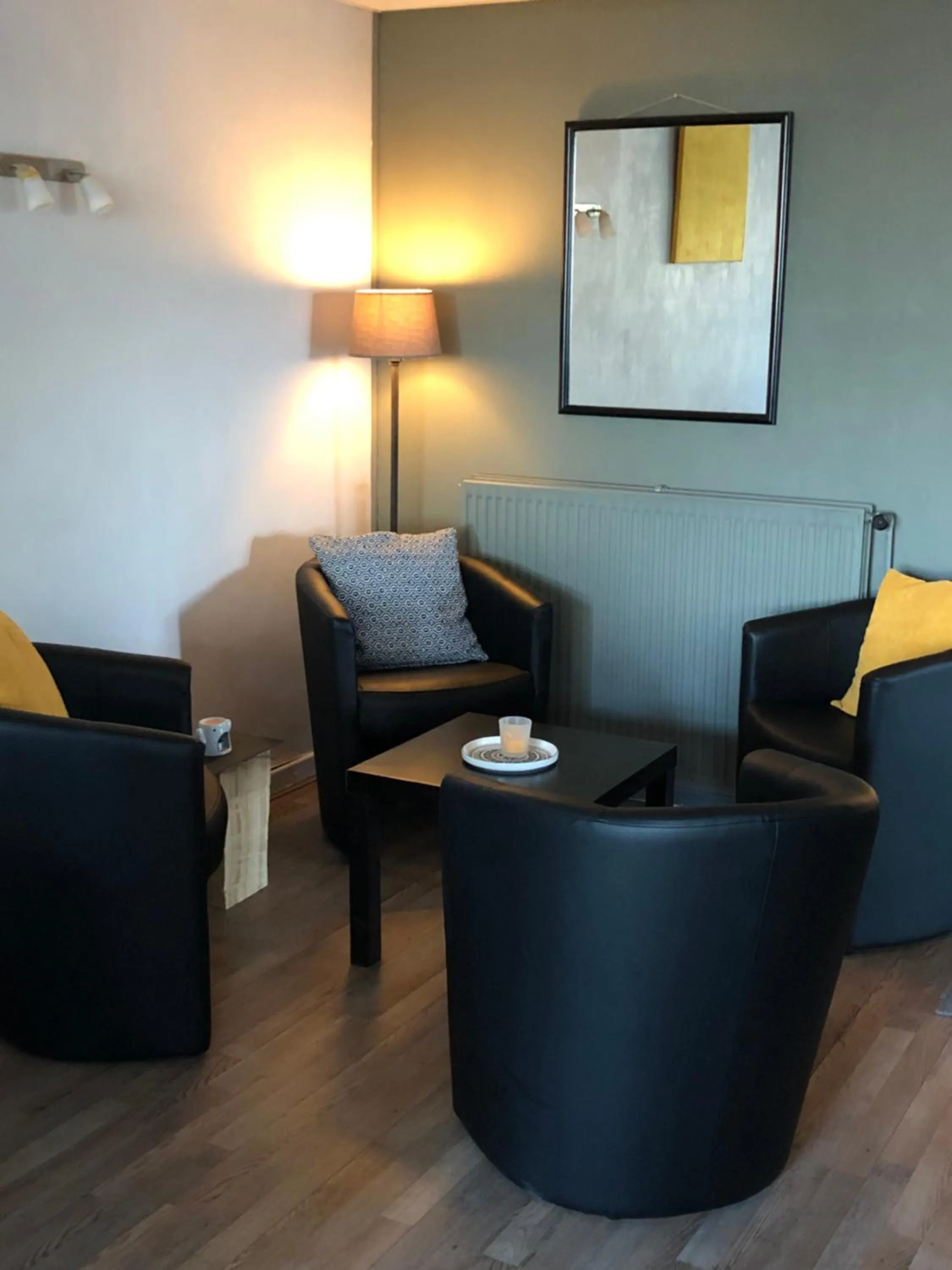 Seating area in Logis Hôtel l'Abricotine