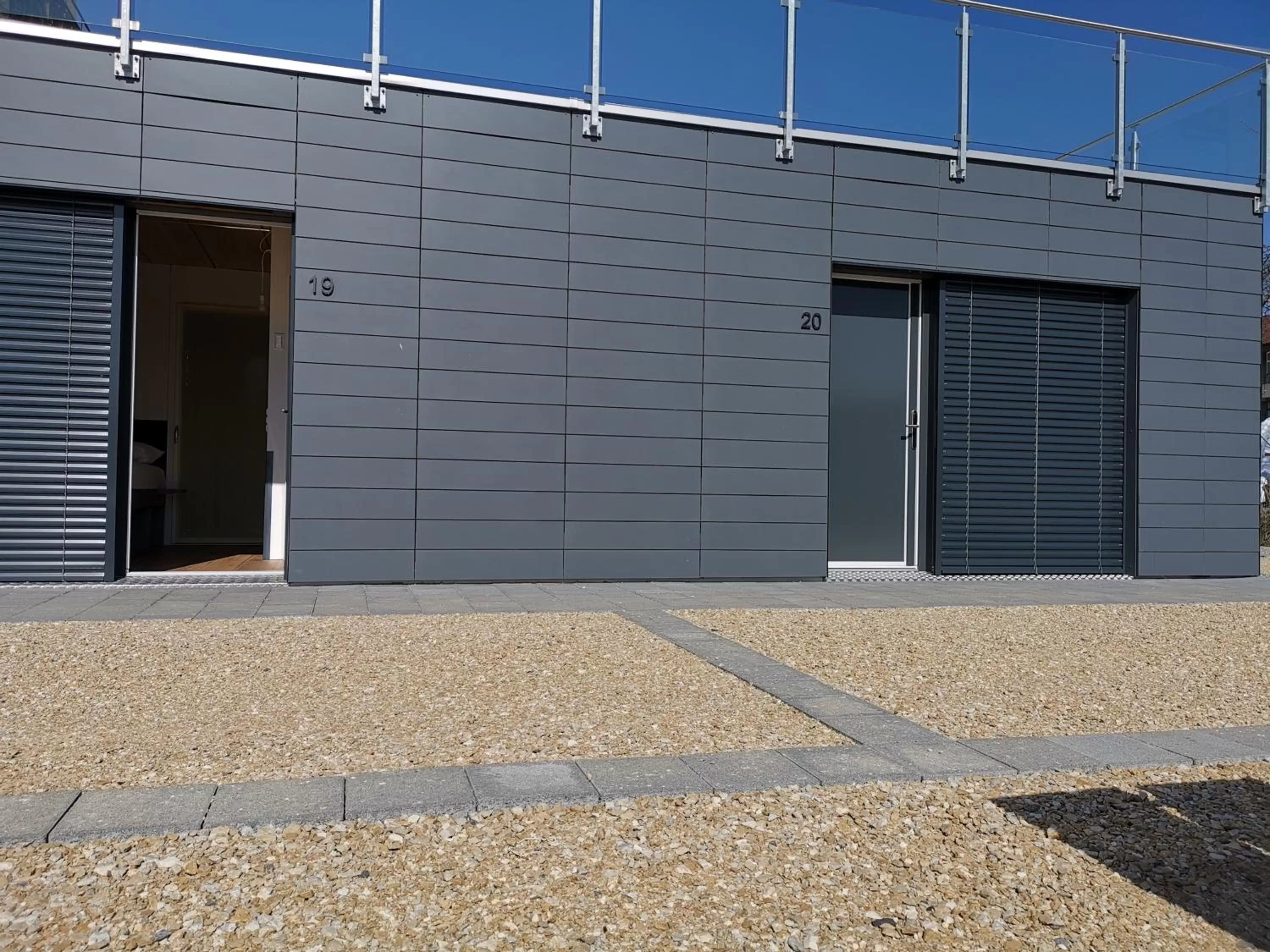 Property building in Boutique Hotel BS16 before Bern City Parking gratis