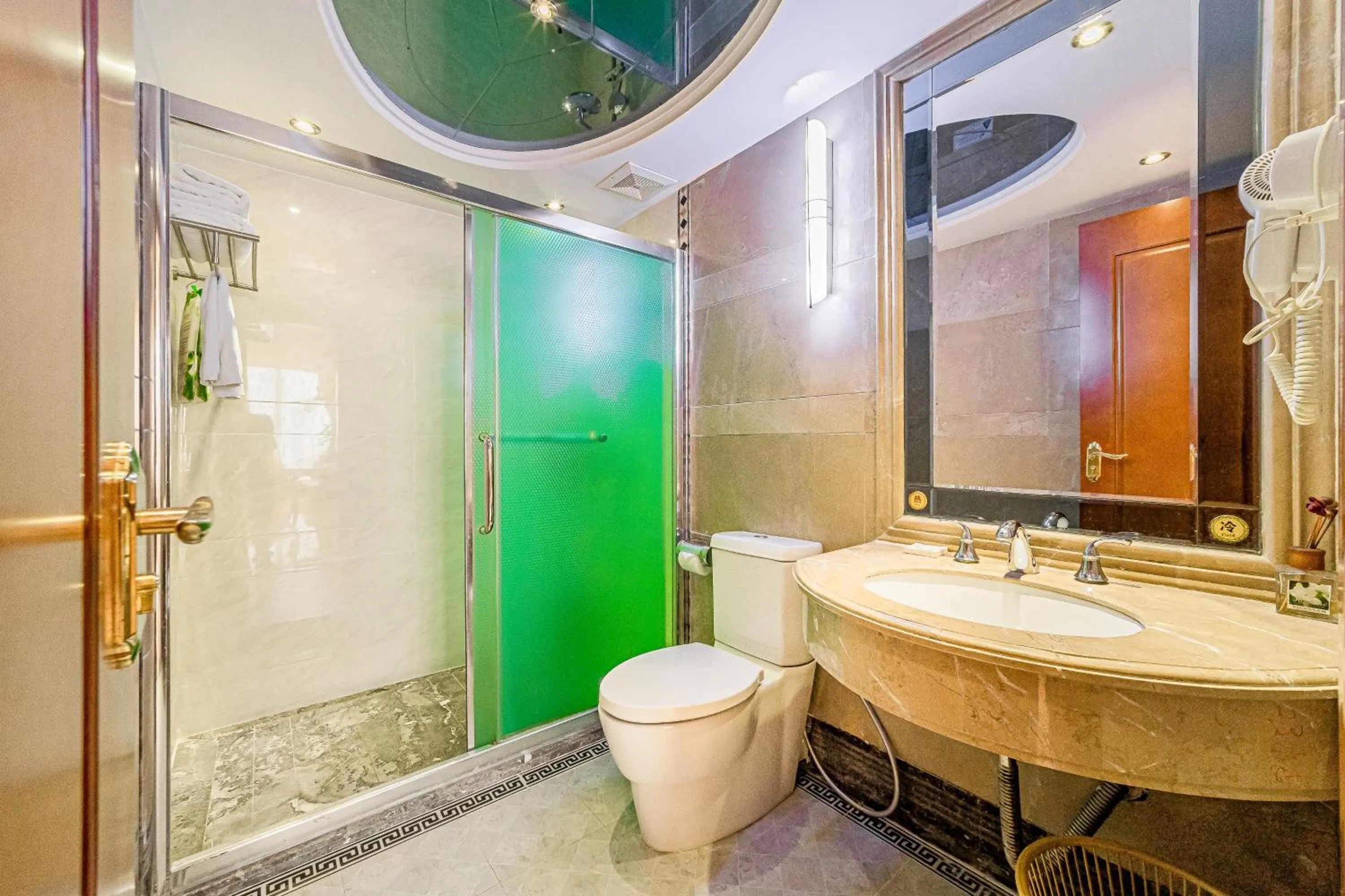 Shower in South & North International Apartment Beijing Road