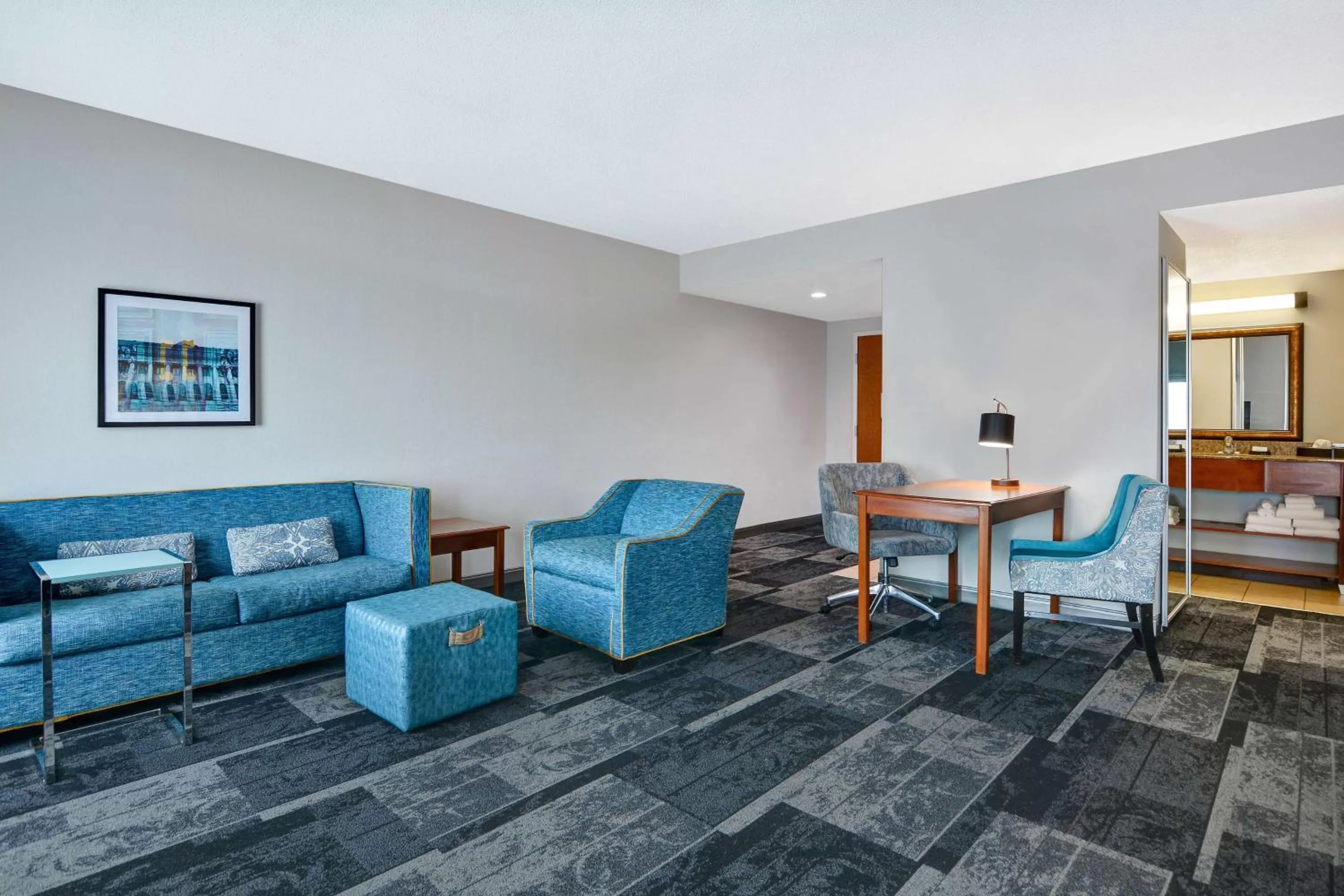 Bedroom in Hampton Inn & Suites Birmingham-Hoover-Galleria