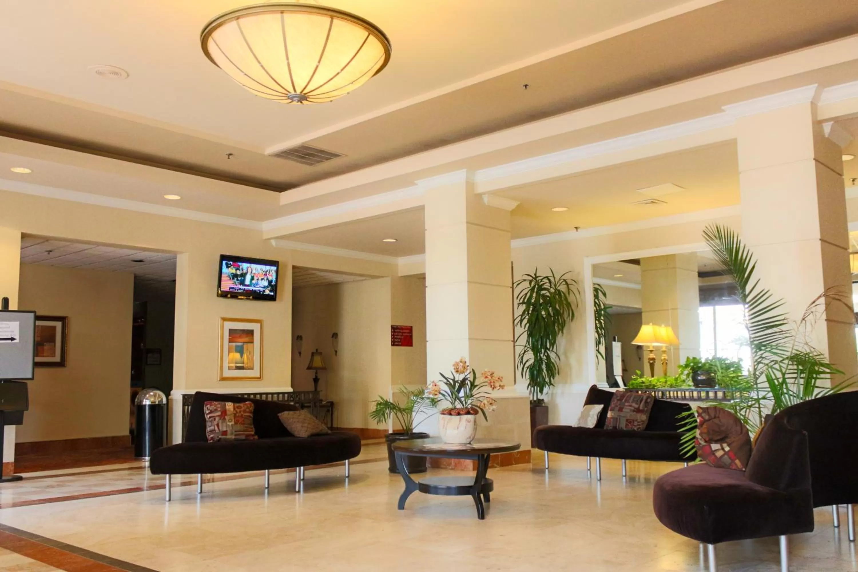Lobby or reception in Ramada Plaza by Wyndham Atlanta Airport