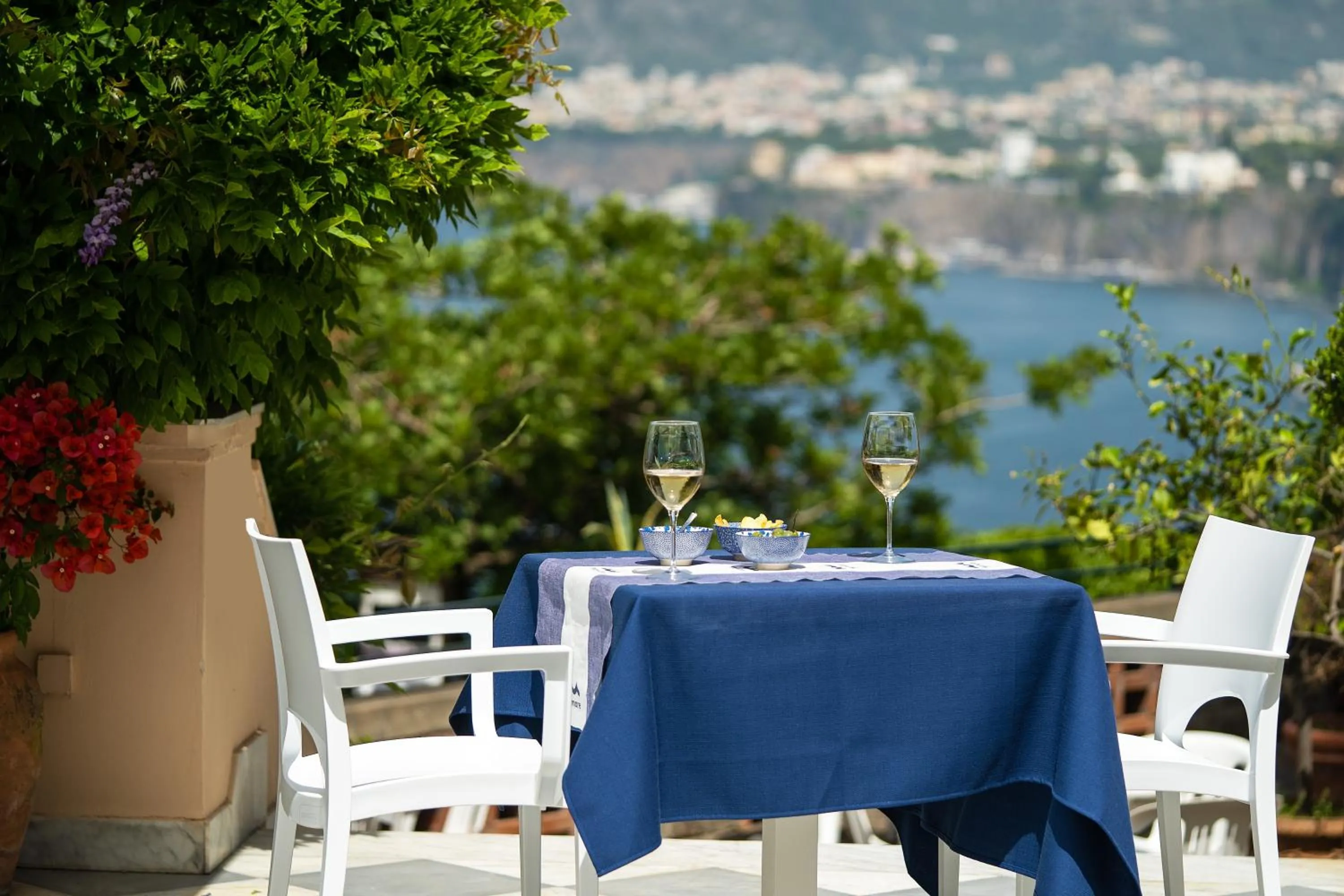 Restaurant/places to eat in Hotel Miramare