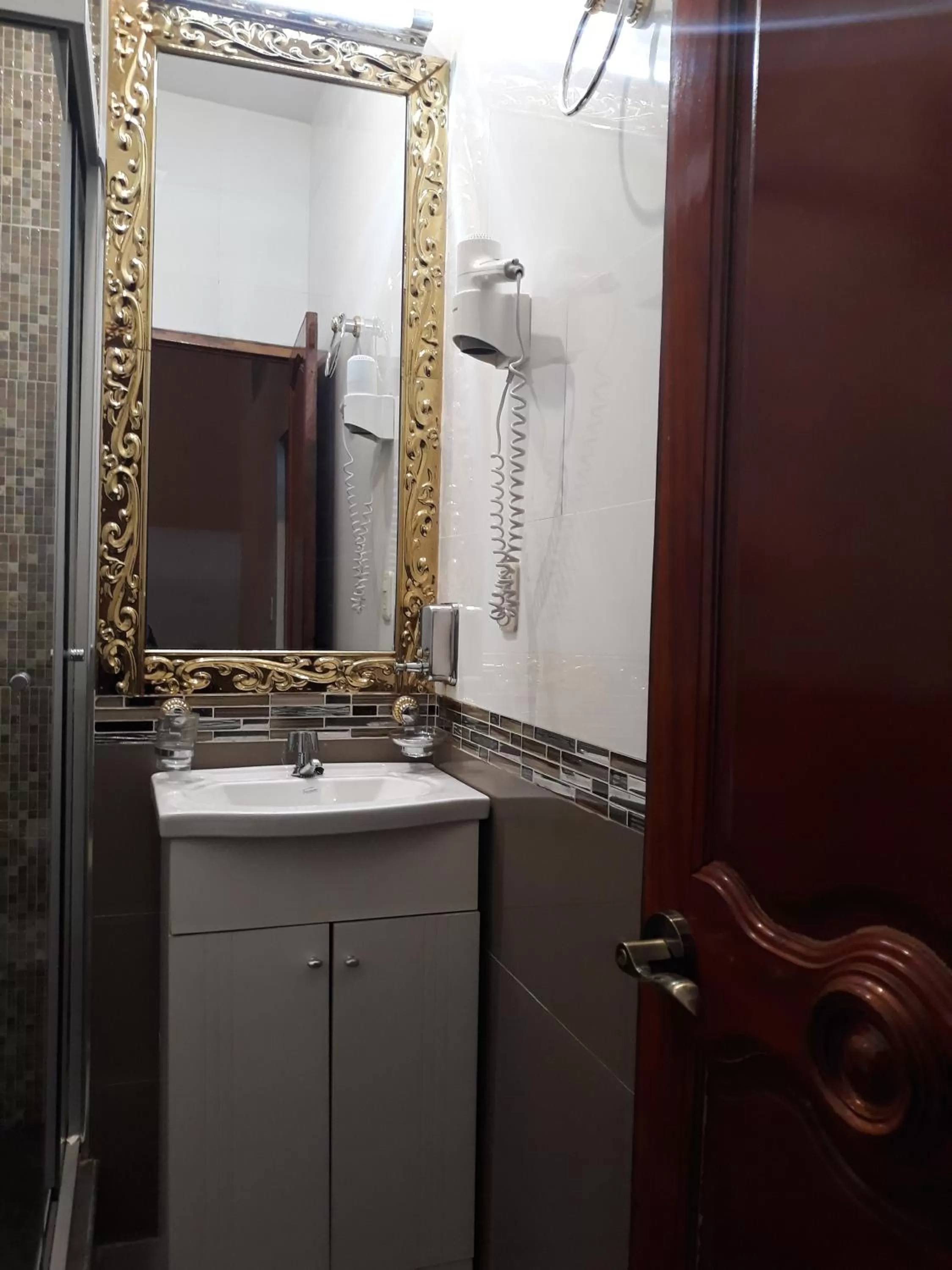 Bathroom in Hostal Terrabella SRL