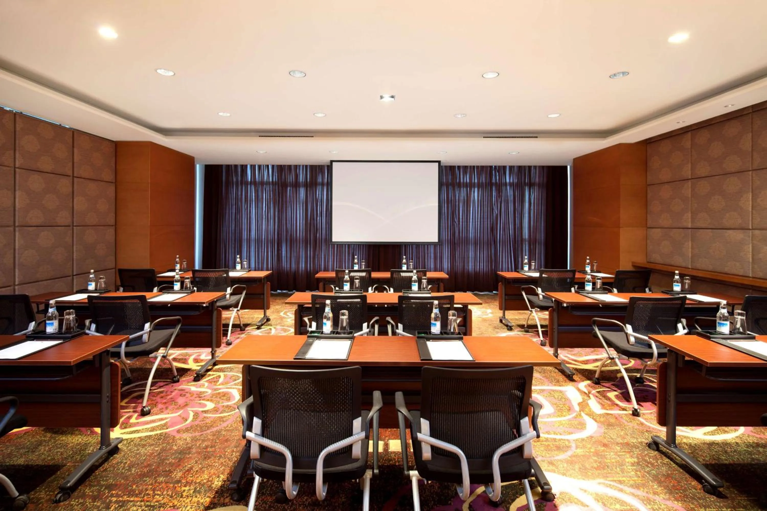 Meeting/conference room in DoubleTree by Hilton Shenyang